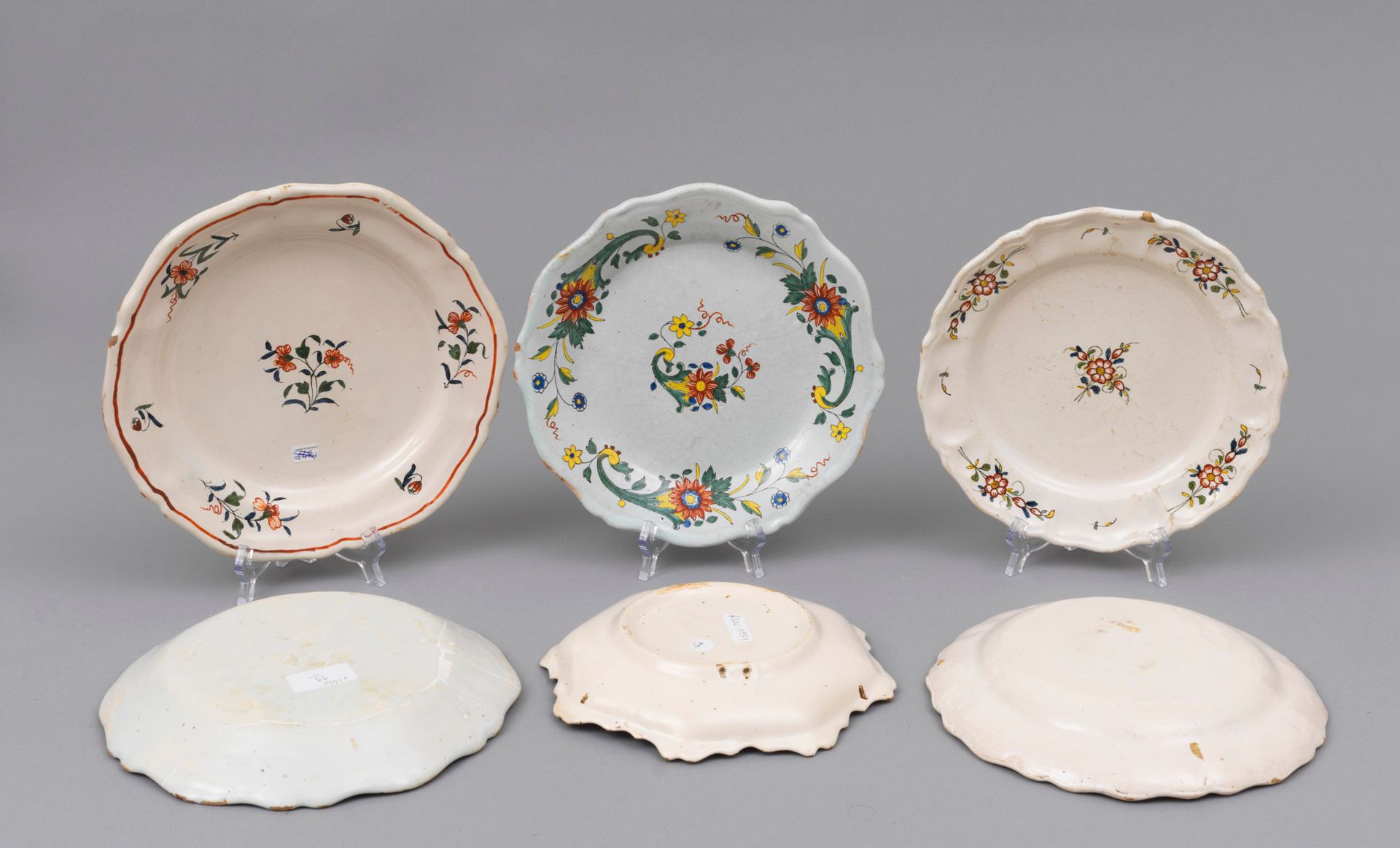 Faience Rouen et Nevers 
Rouen and Nevers

Four plates and two small dishes in e&hellip;