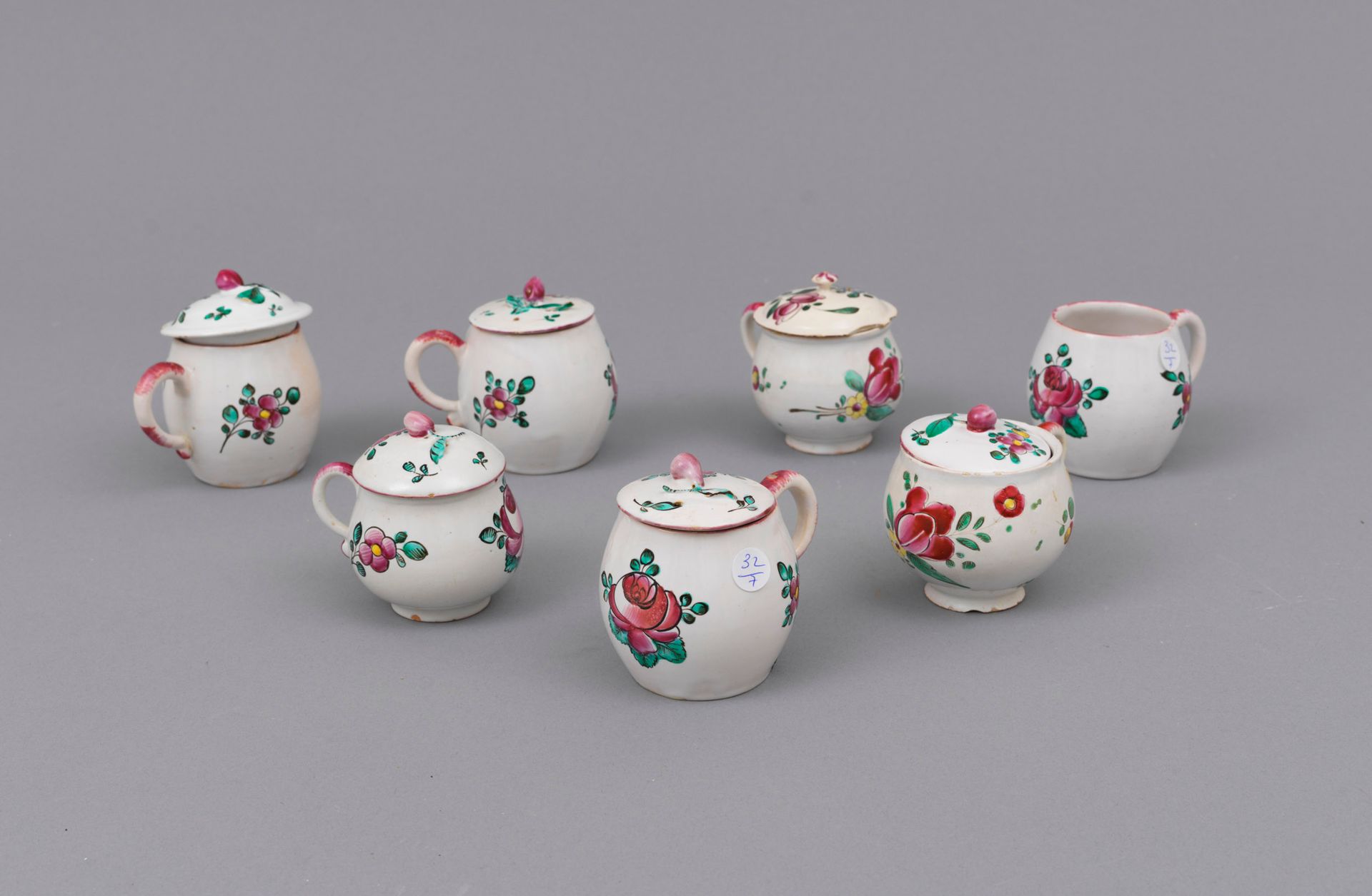 Faience Bois d'Epense 
Bois d'Epense

Seven cream pots of different sizes and fi&hellip;