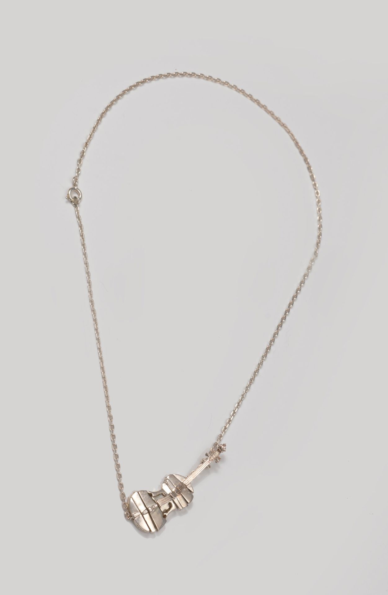 ARMAN ARMAN (1928-2005) - Halskette Violon enchaîné horizontal - Sie stellt eine&hellip;