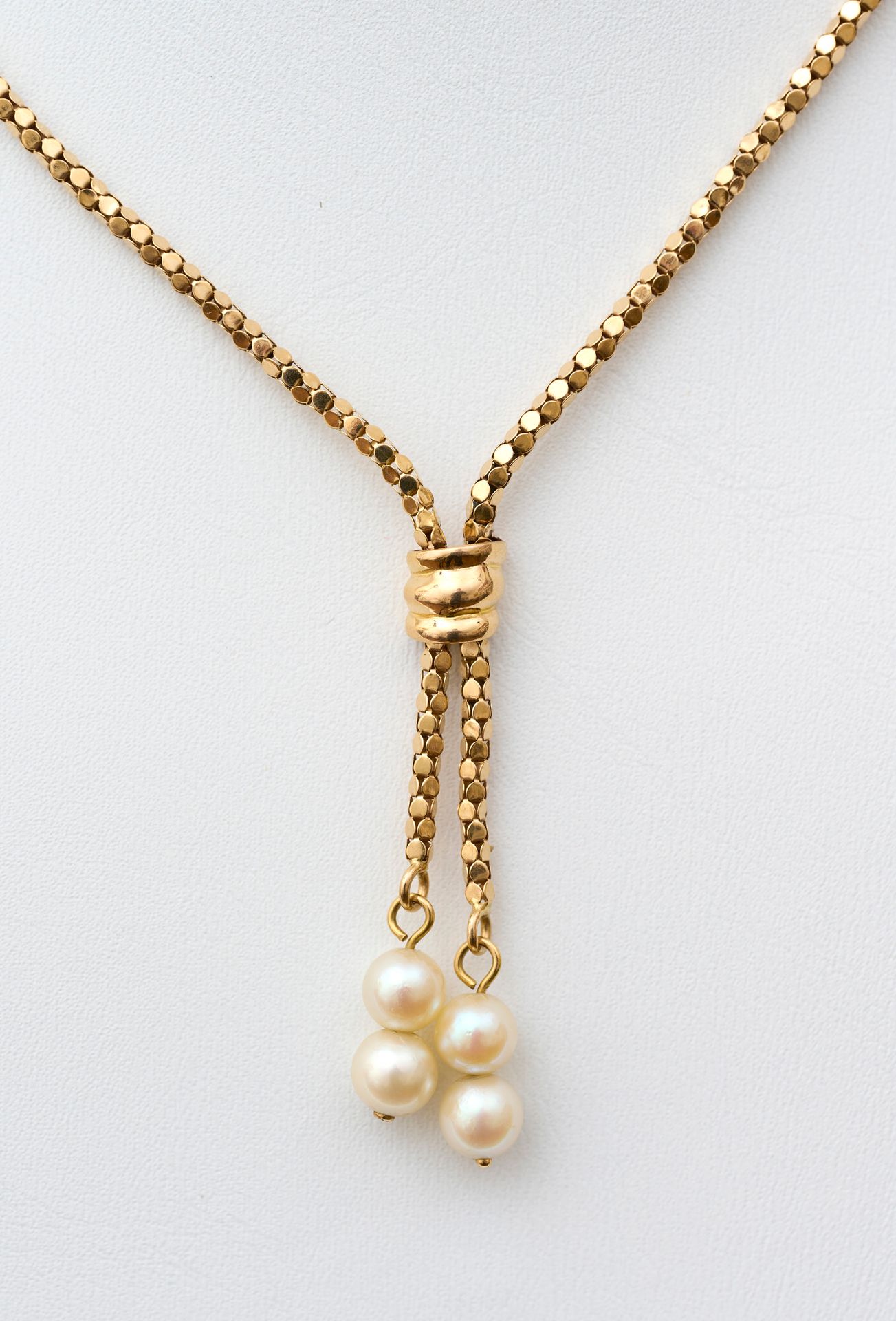 Collier 18克拉黄金（750/000）项链，花式网状结尾，有两个吊坠容纳4颗养殖珍珠。