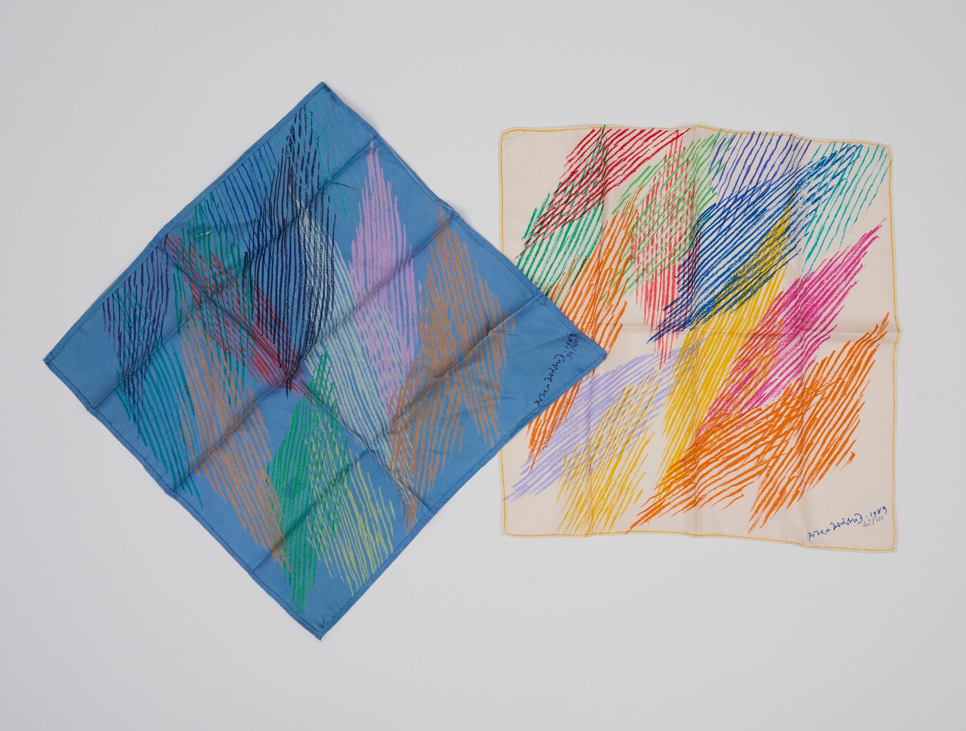 Piero DORAZIO (1927-2005) 皮埃罗-多拉齐奥--蓝色背景的捻丝方块，编号34/100，日期为1989年--白色背景的捻丝方块，编号42/&hellip;
