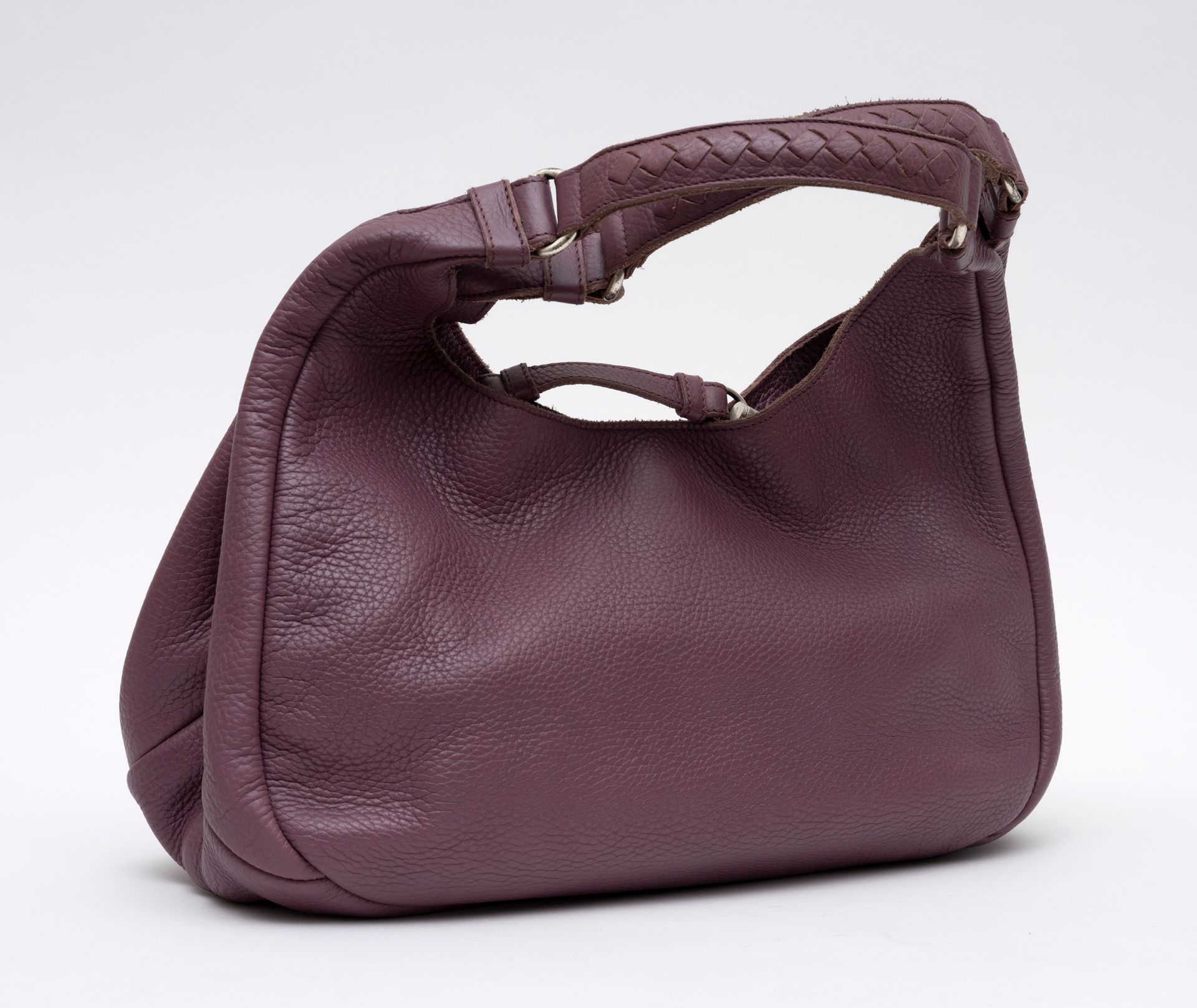 Bottega Veneta Bottega Veneta hand or shoulder bag in purple grained leather - U&hellip;