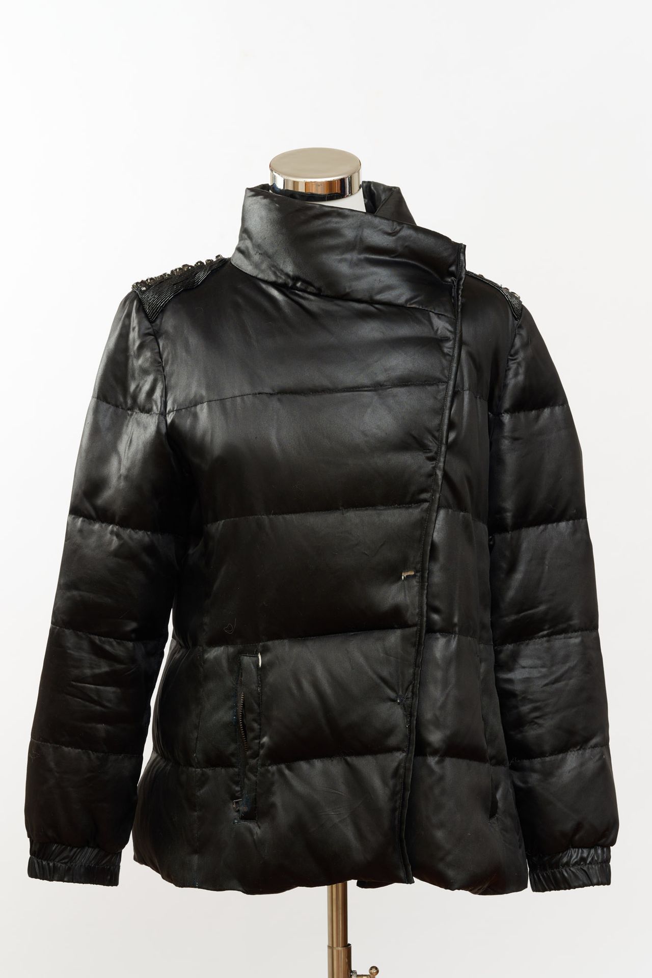 VALENTINO - Black silk and acetate down jacket, black pe… | Drouot.com