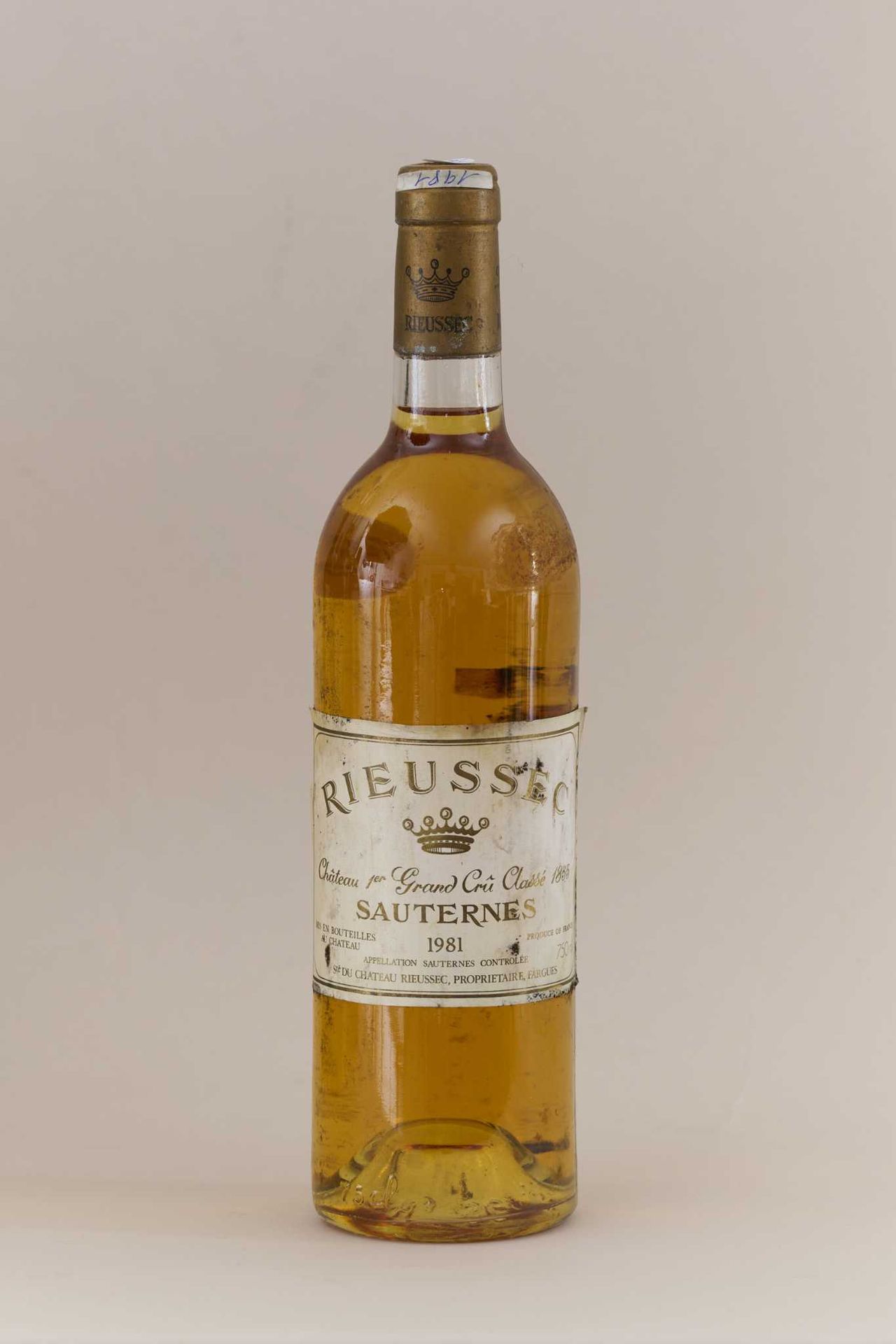 Null 1 bouteille CHÂTEAU RIEUSSEC 1981 1er Cru Sauternes (Etiquette abimée, marq&hellip;