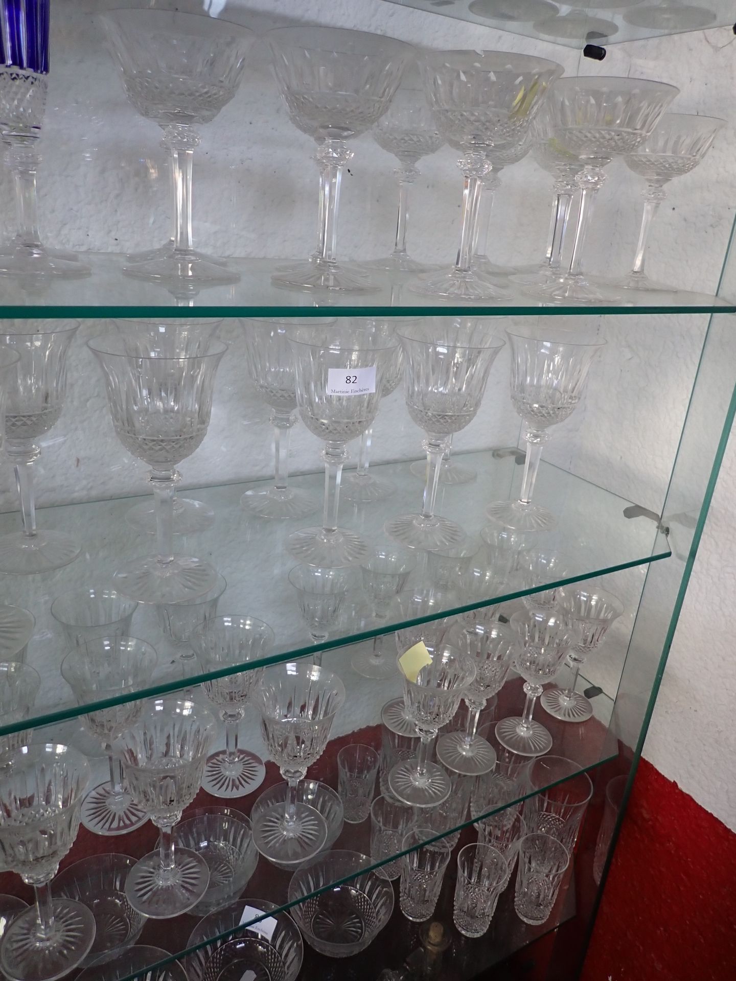 SAINT LOUIS 
TOMMY水晶服务包括11个水杯（1片），12个红葡萄酒杯（1片），11个白葡萄酒杯（1片），12个香槟杯（2片），5个橙汁杯，6个利&hellip;