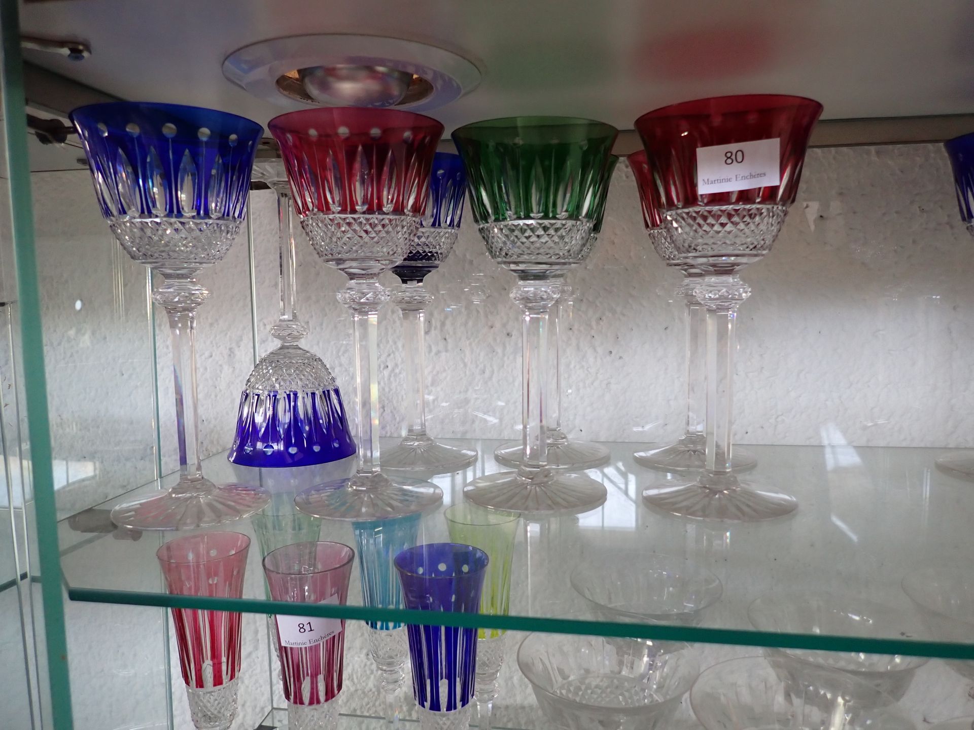 SAINT LOUIS 
8 bicchieri in cristallo bicolore modello TOMMY, firma cancellata.