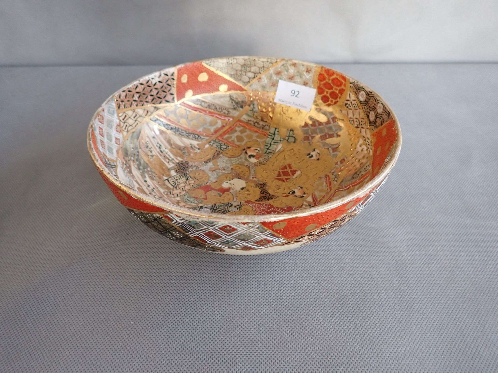 SATSUMA 陶器碗，直径22厘米（裂缝）。