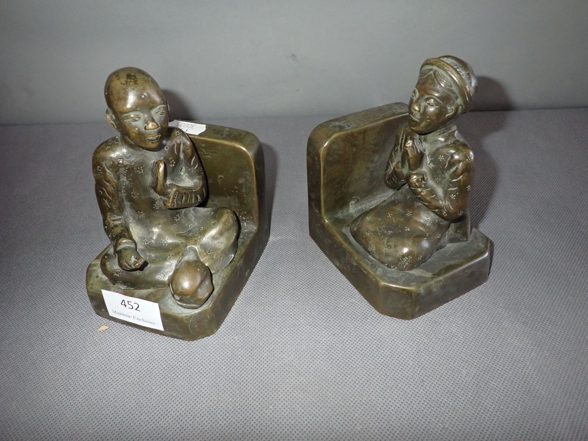 Null Paar Buchstützen aus Bronze, asiatisches Figurenpaar, H 15 cm, L 10 cm (ein&hellip;