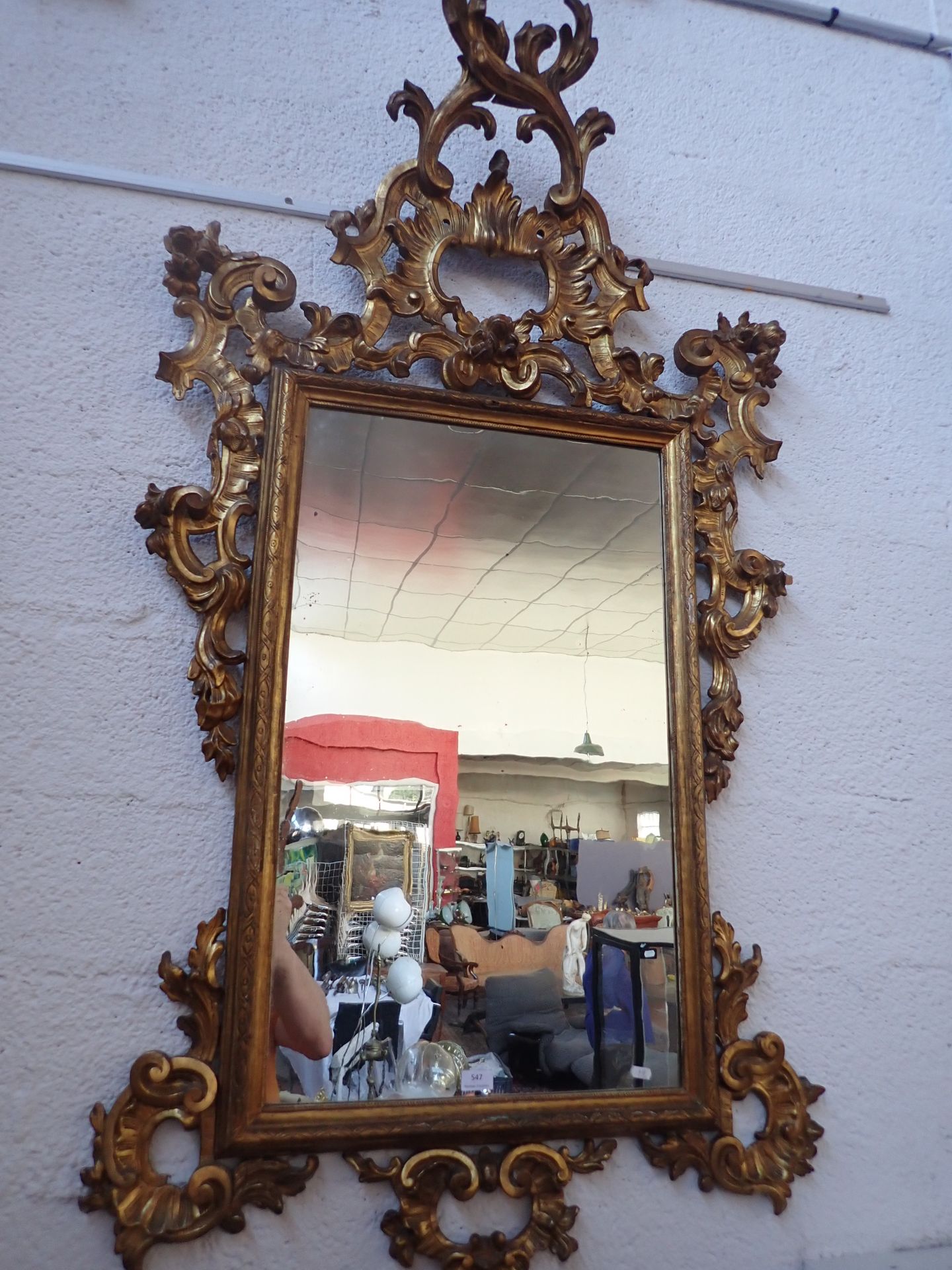 Null Italien, großer Rocaille-Spiegel aus vergoldetem, stuckiertem Holz, 18. Jh.&hellip;
