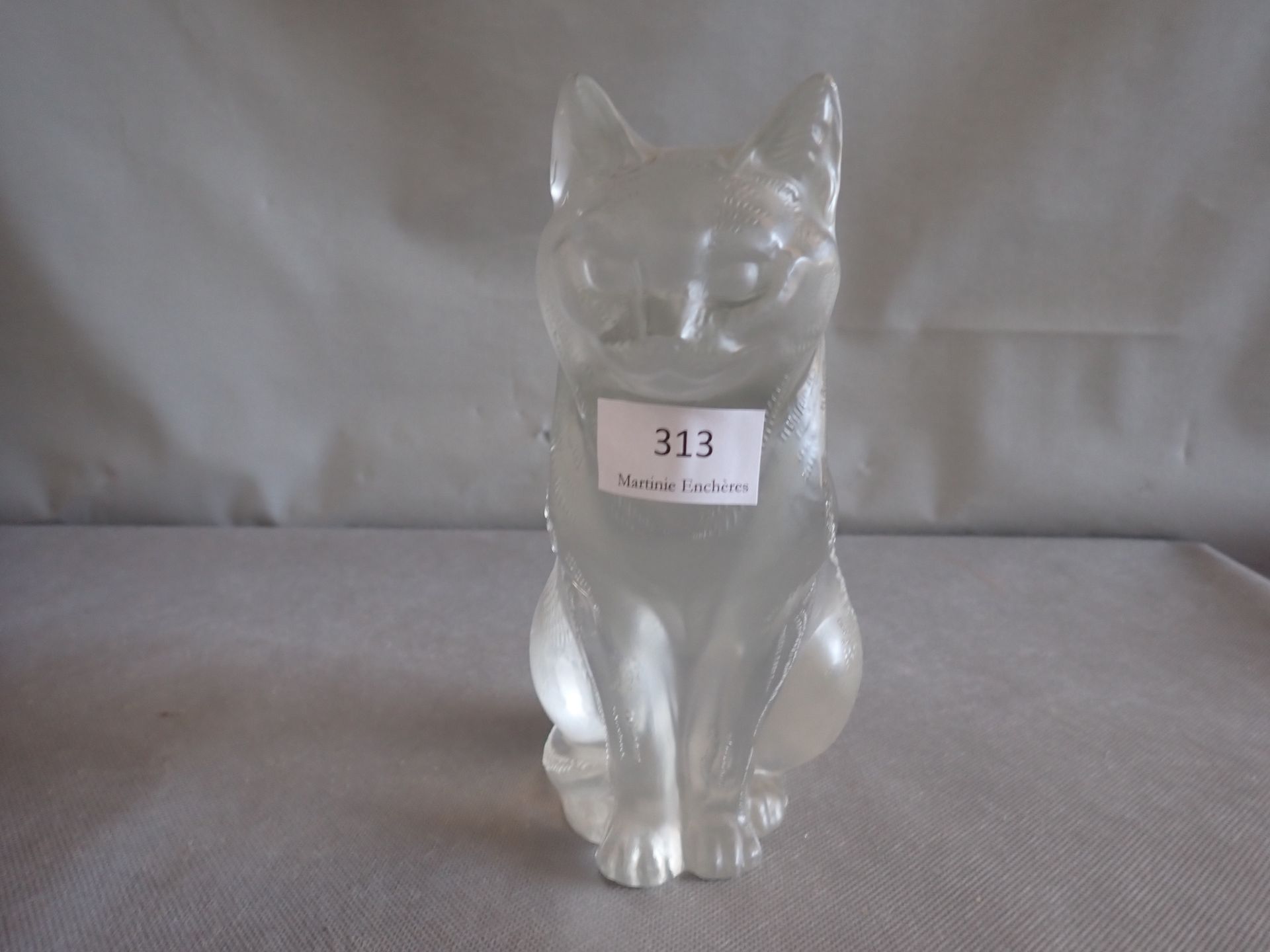 Null R. LALIQUE Chat en cristal moulé, H 21 cm