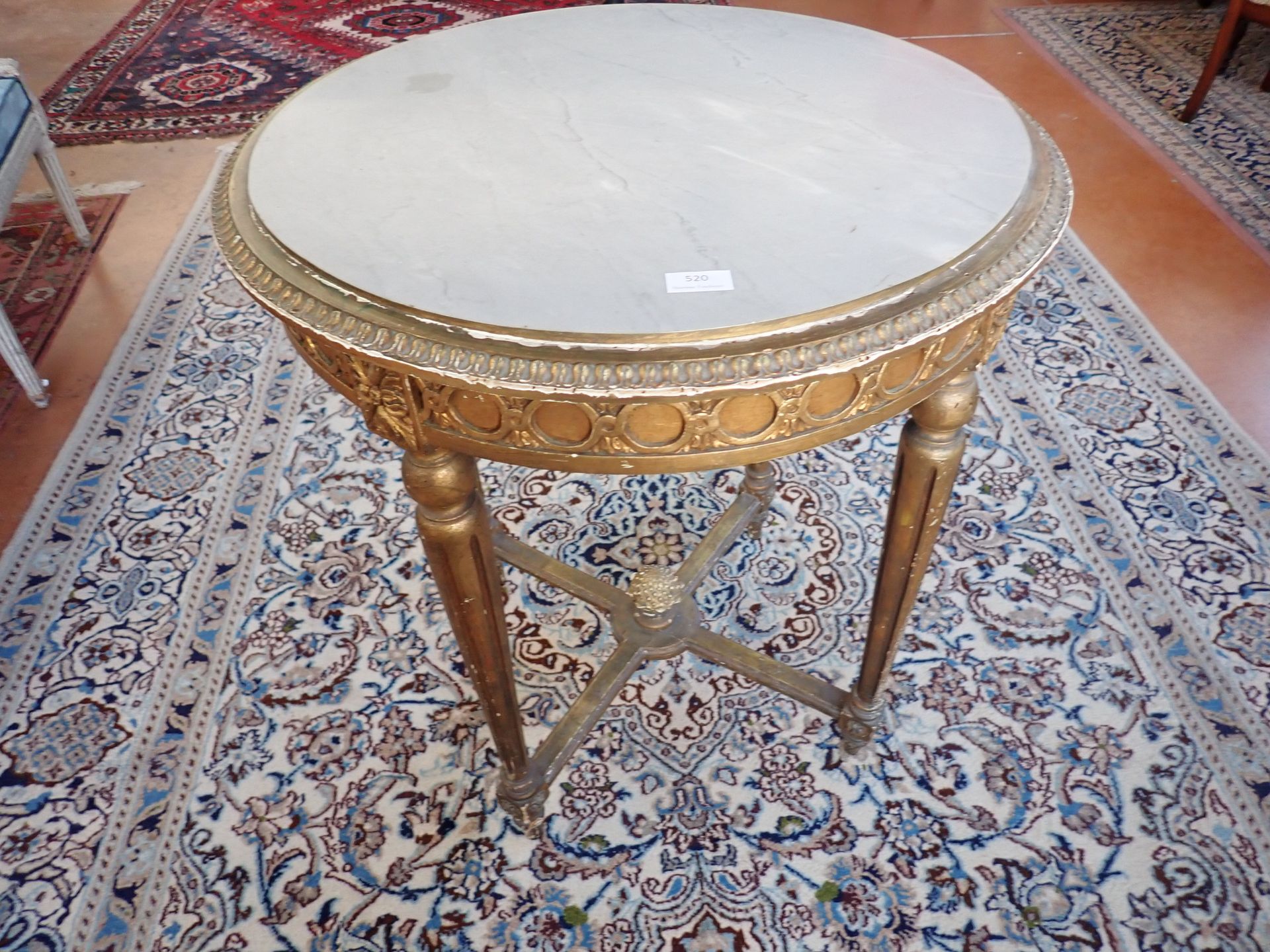 Null 路易十六风格的镀金木质基座桌，马布面，73x64厘米