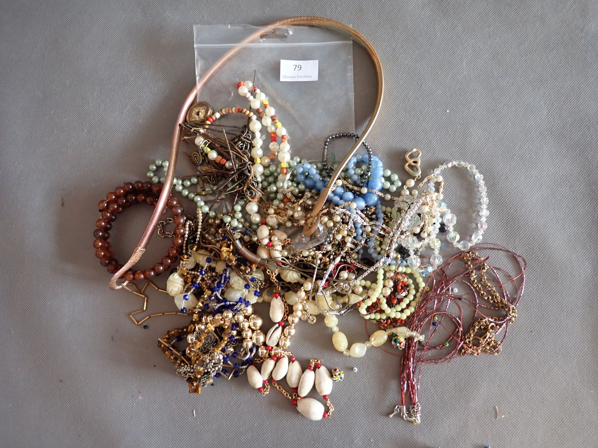 Null Lot de bijoux fantaisie, comprenant colliers, bracelets...