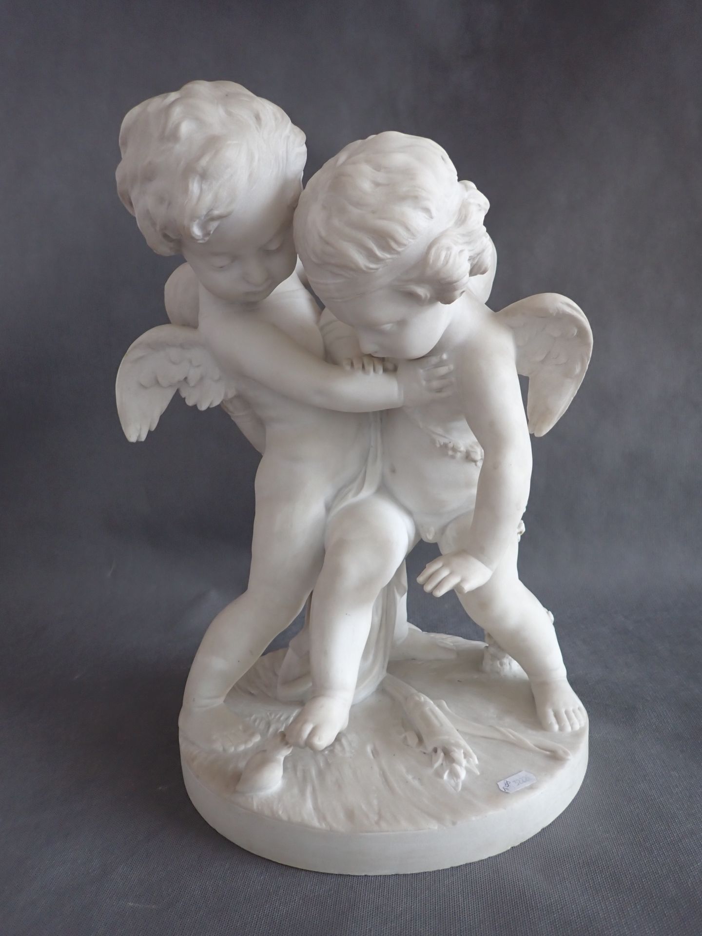 Null Combat des amours, sculpture en marbre, H 44 cm (accident à un doigt et à l&hellip;
