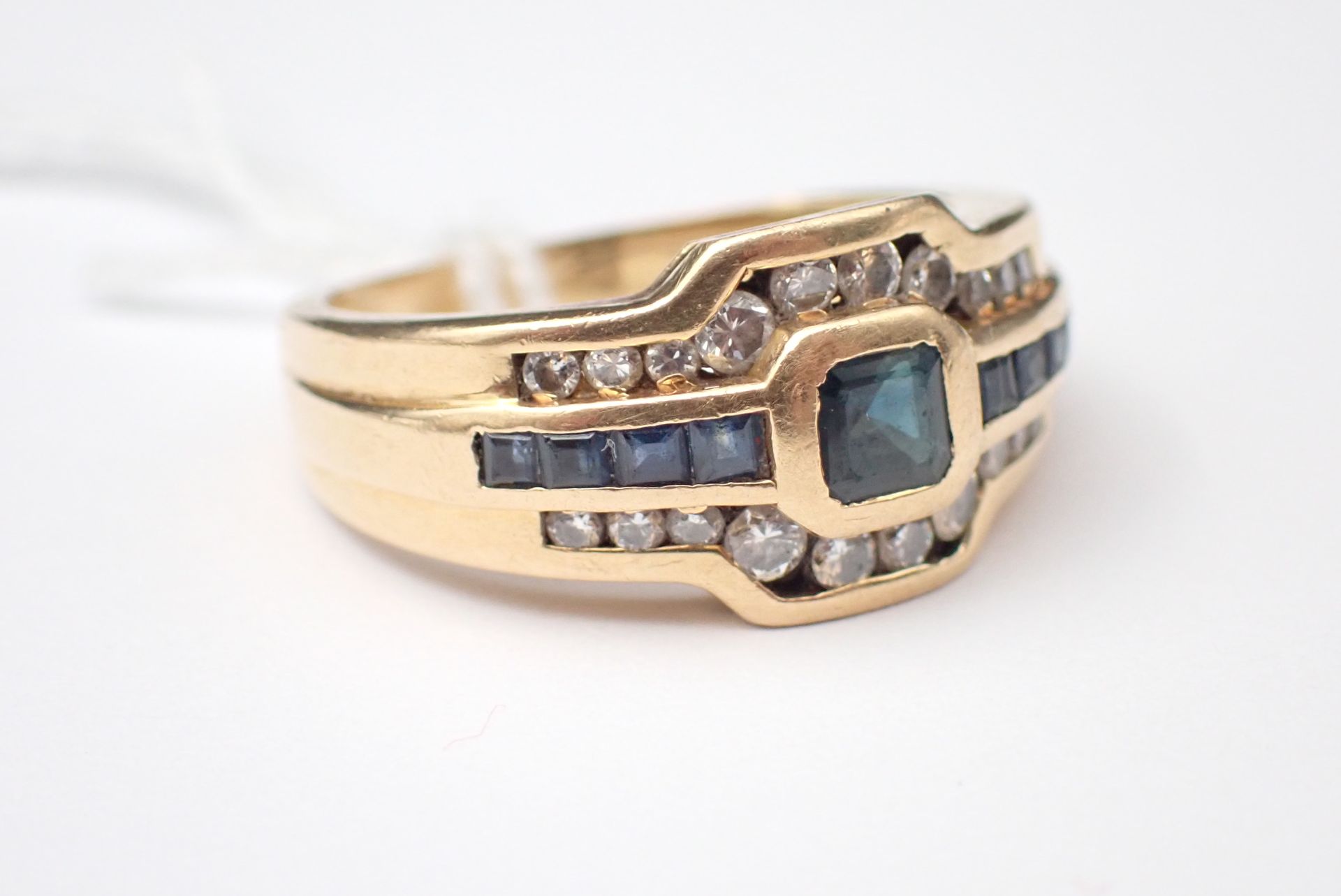 Null Gold, sapphire and diamond ring, weight 6.7 gr, TDD 53