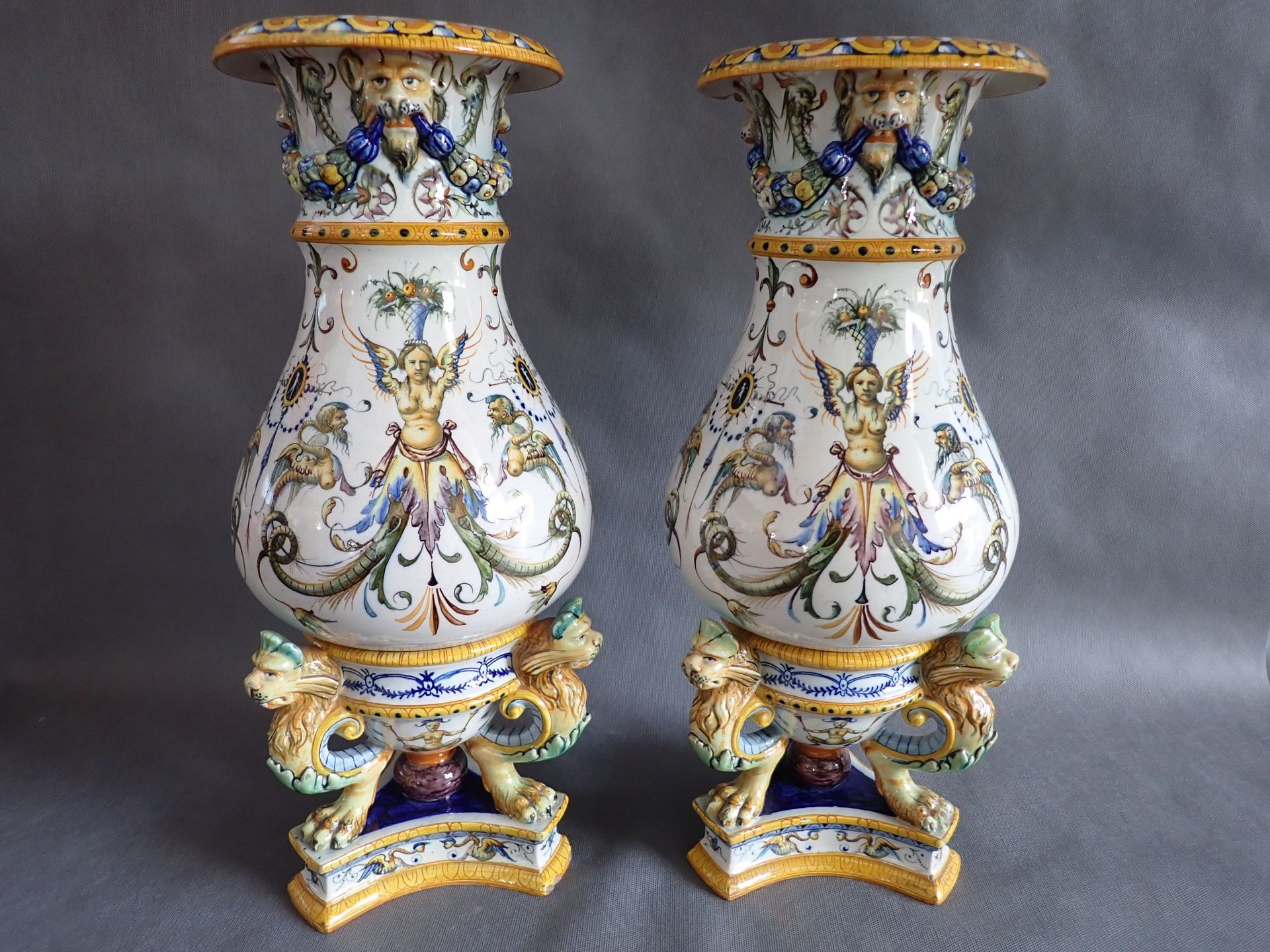 Null GIMORI, Importante coppia di vasi in maiolica con decorazione rinascimental&hellip;