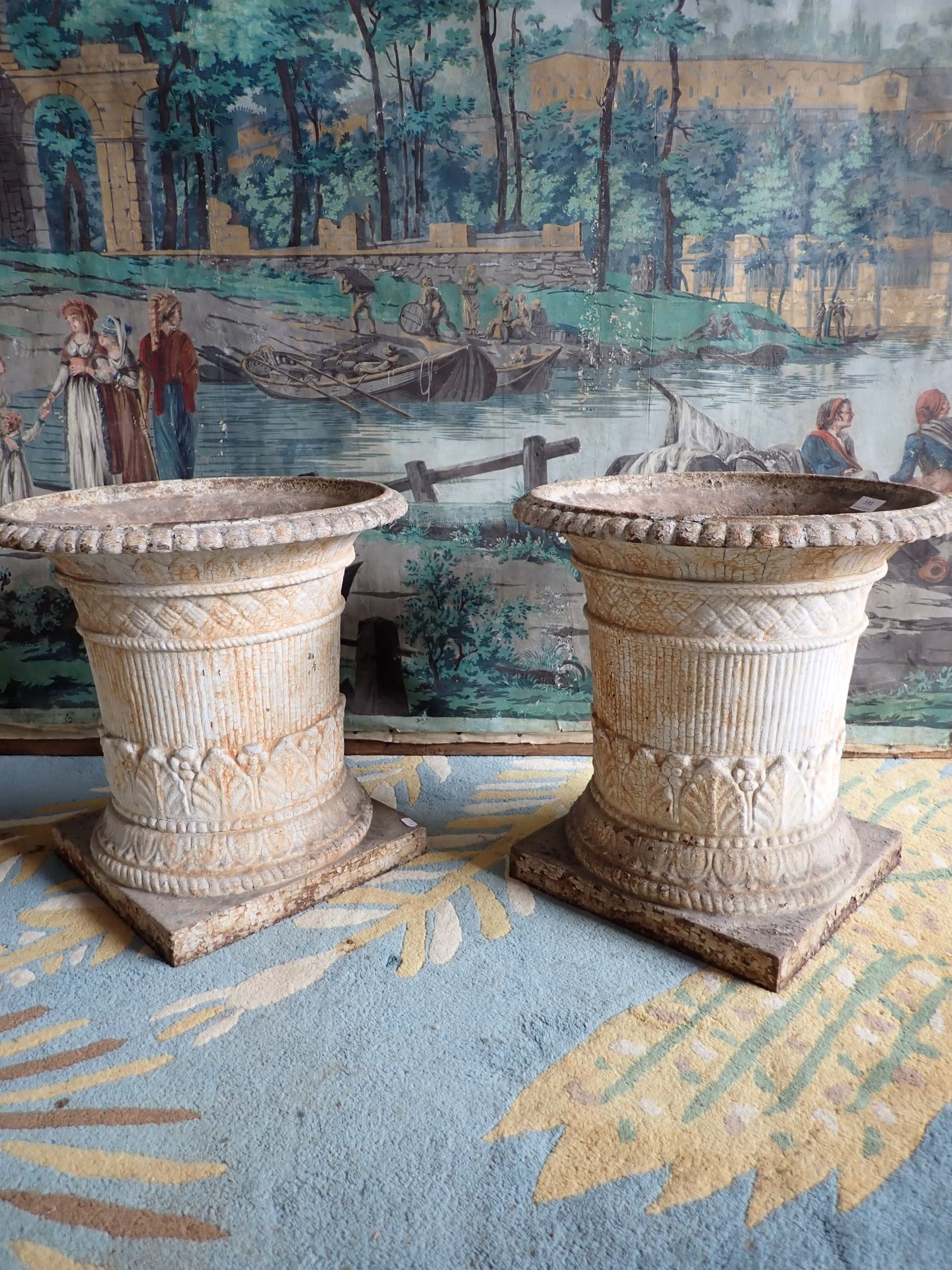 Null Paire de vases en fonte du XIX ème, H 45 cm diam 45 cm