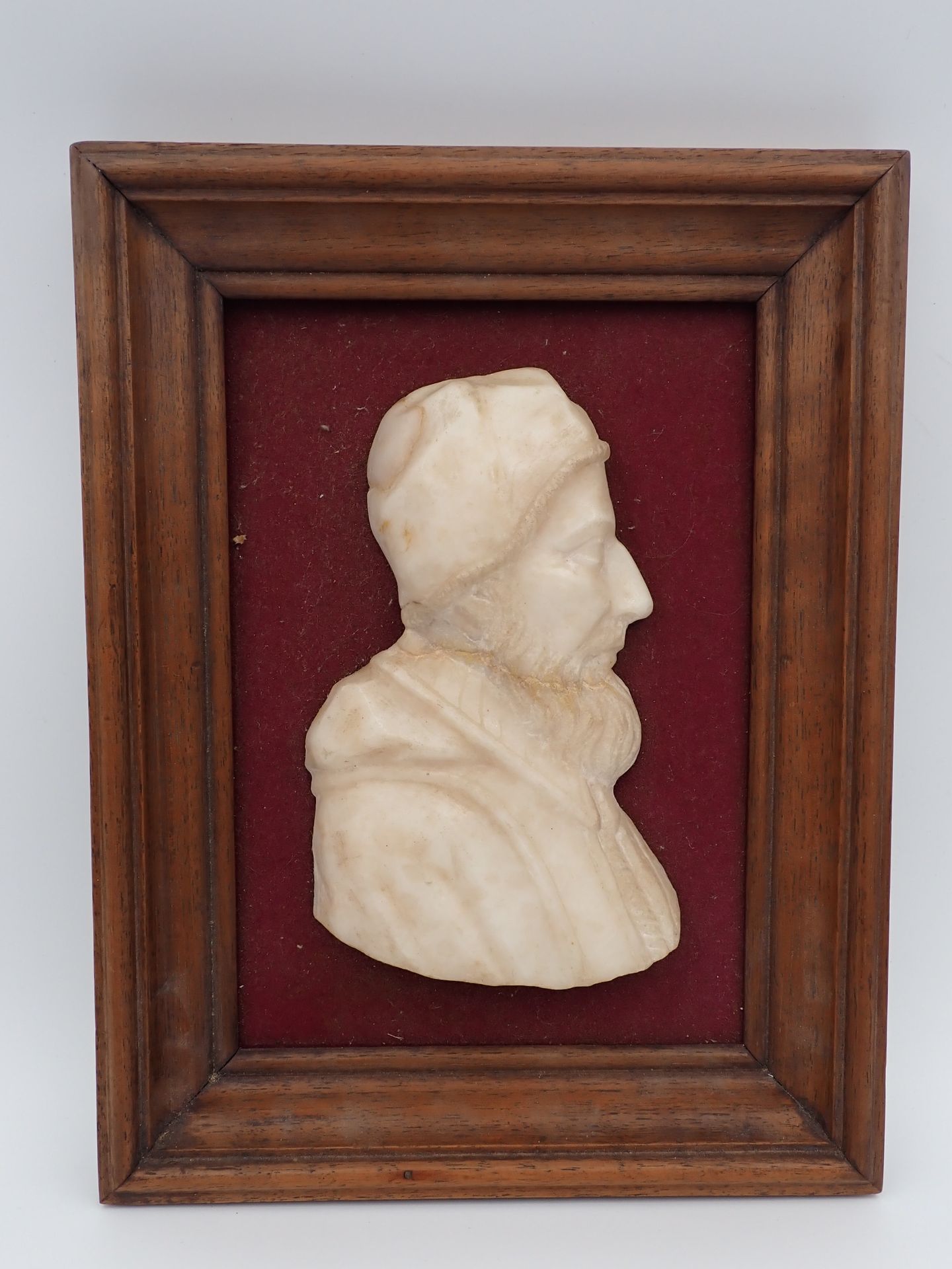 Null Bassorilievo in alabastro raffigurante un busto H 16,5 cm