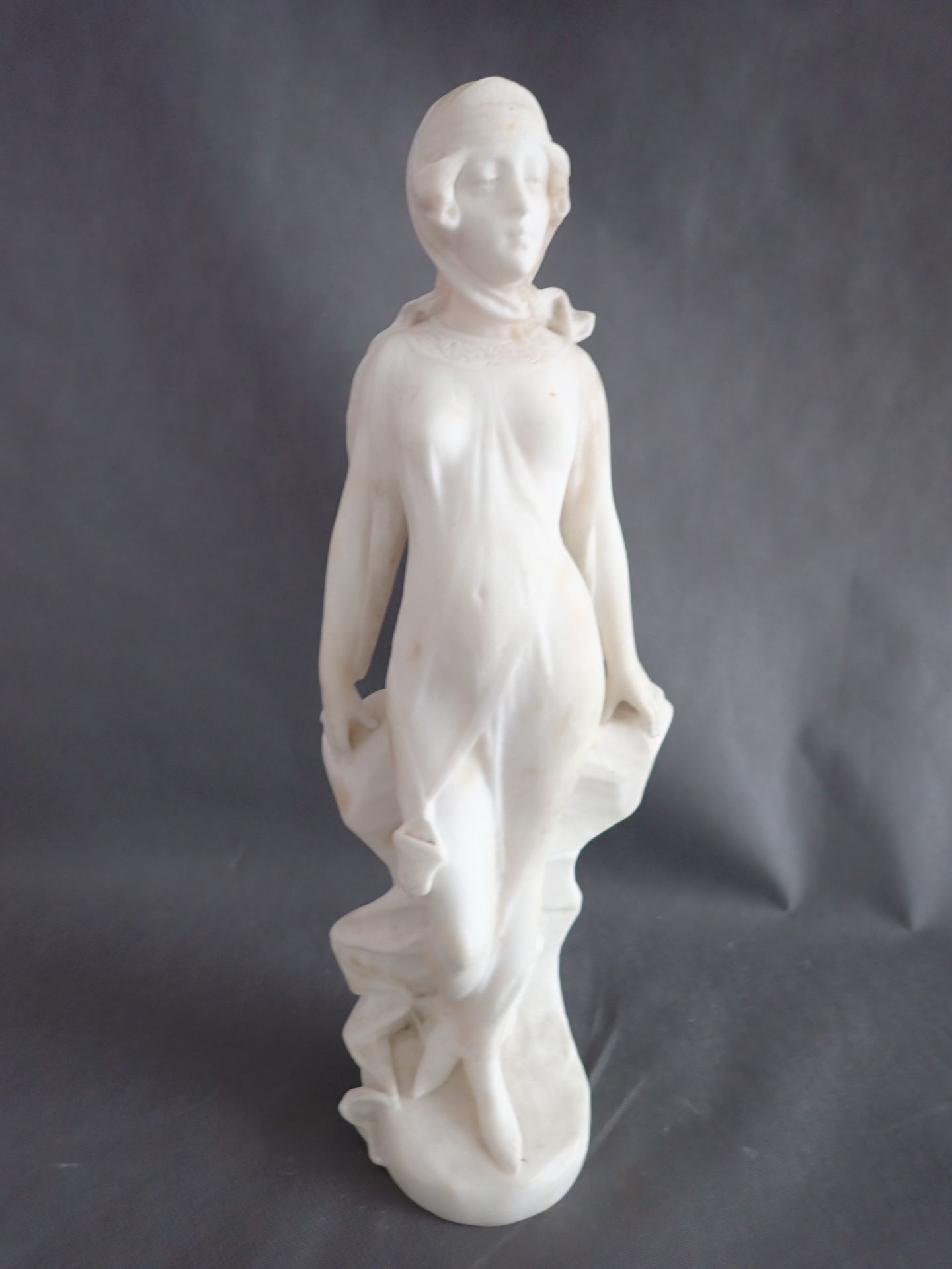 Null A. GORI Skulptur aus Alabaster, H mit Sockel 55 cm
