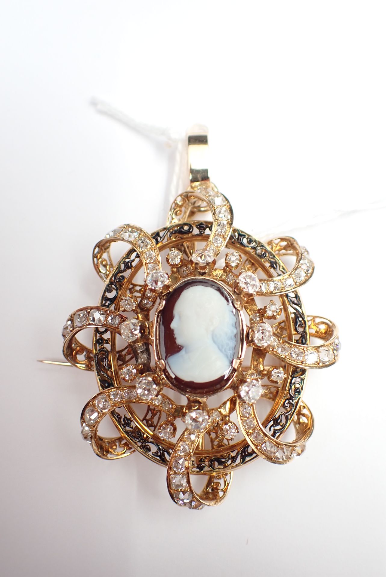 Null Importante broche pendentif Napoléon III en or, diamants TA, émail et camée&hellip;