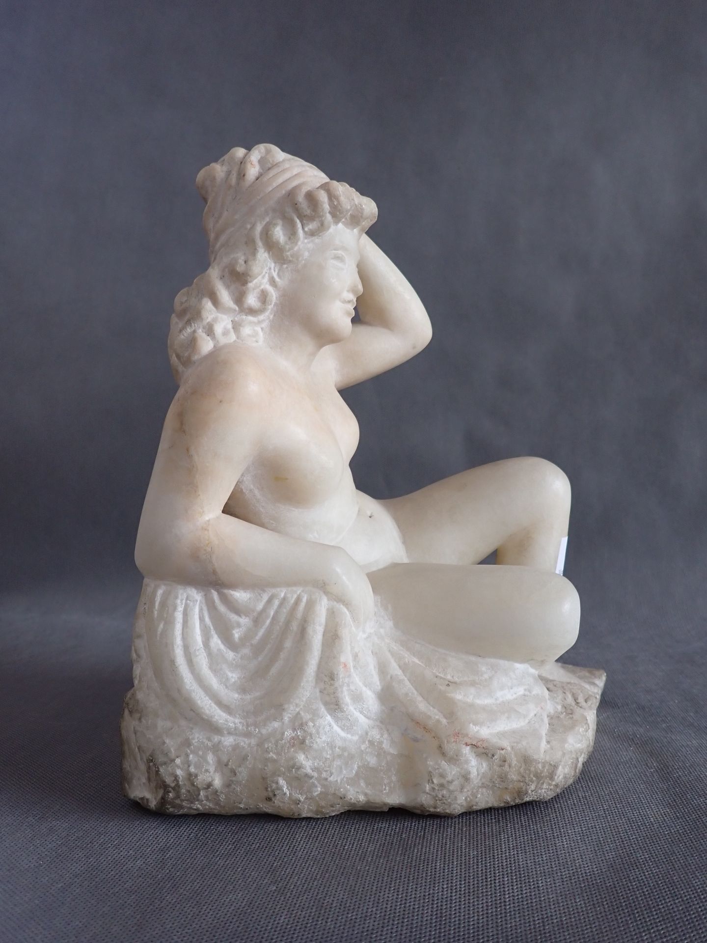 Null André DELVOL (1909-2003) Nu féminin sculpture en albâtre datée 45, H 25 L 2&hellip;