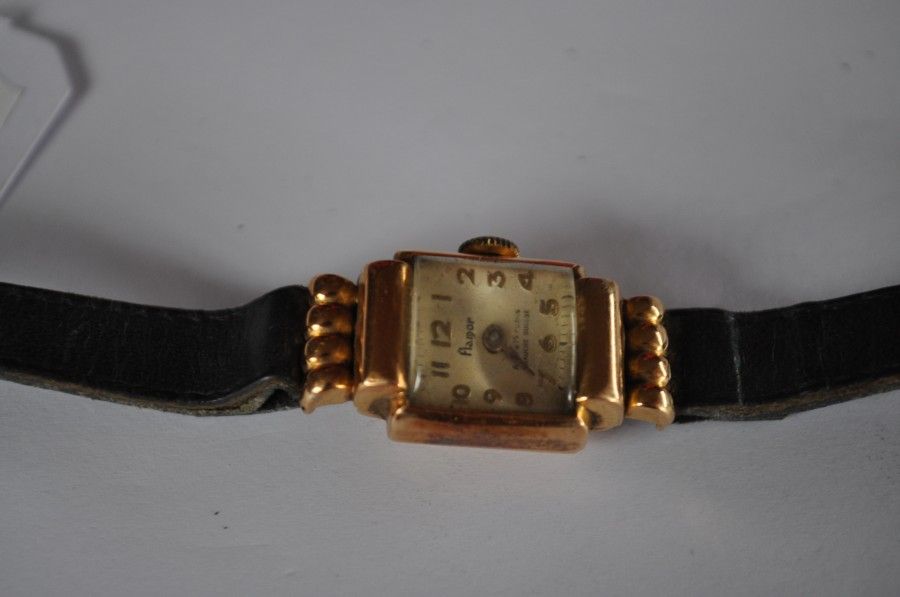 FLAMOR Montre de dame boitier or sur bracelet cuir, mouvement mécanique, poids d&hellip;