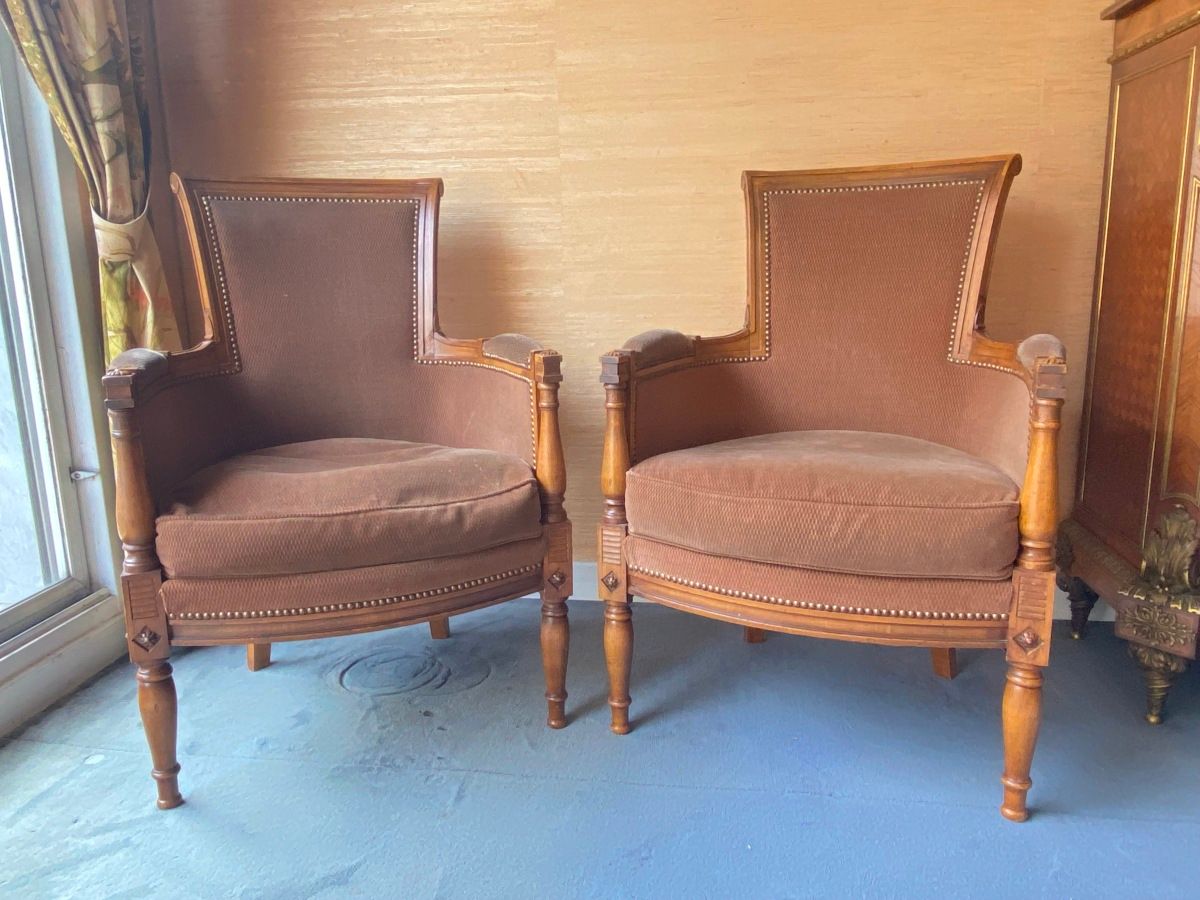 Null Pair of bergères with detached columns.

Directoire style.

91 x 63 x 63 cm&hellip;