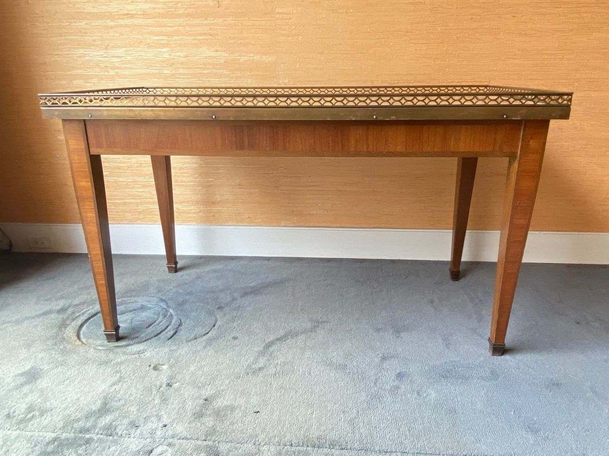 Null Table basse rectangulaire ouvrant à un tiroir, en bois de placage. Dessus d&hellip;