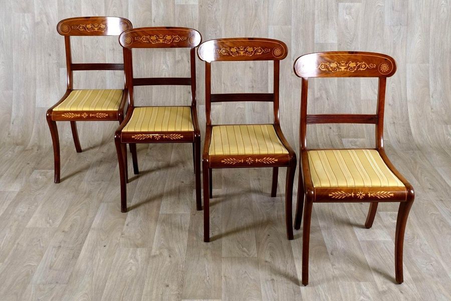 Suite de quatre Chaises. Backrests with curved and inlaid bands of a fountain ac&hellip;