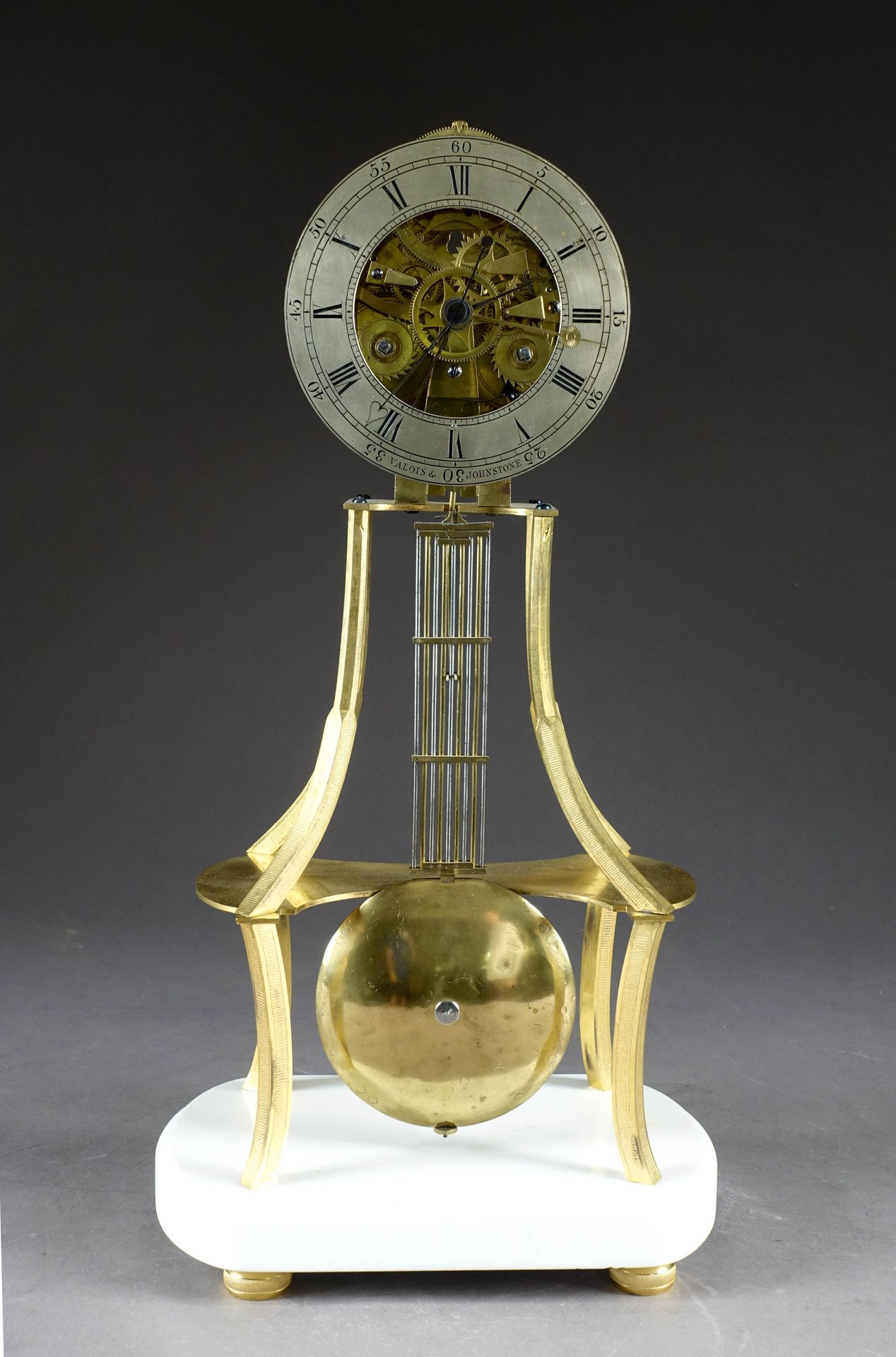 Rare Pendule squelette à équation du Temps. 环形表盘上有罗马数字的小时。阿拉伯数字的分钟。用线表示的秒。第四根指针标&hellip;