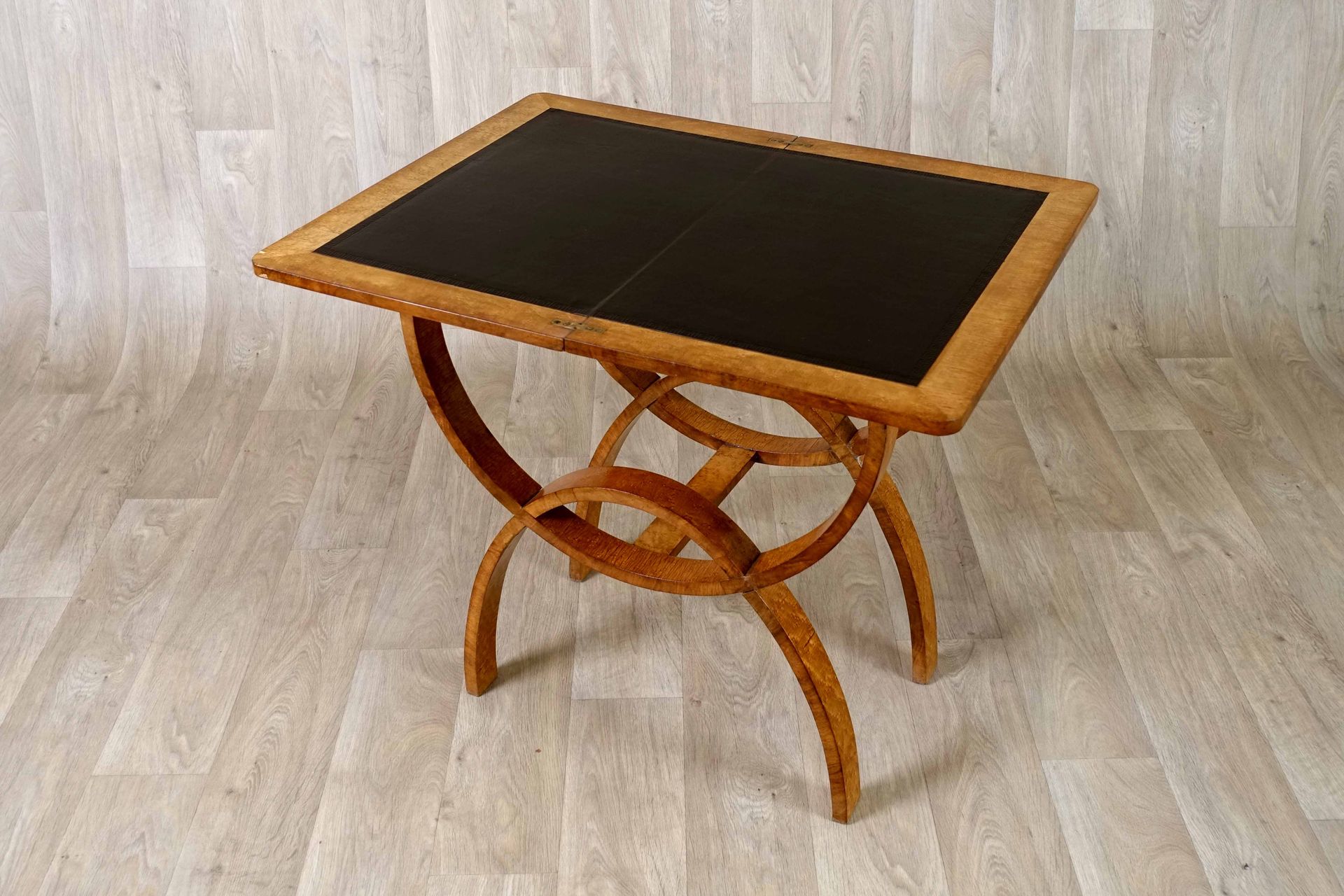 Table à Jeux Art Déco. Mit doppeltem Klappregal, gepolstert mit schwarzem Marokk&hellip;