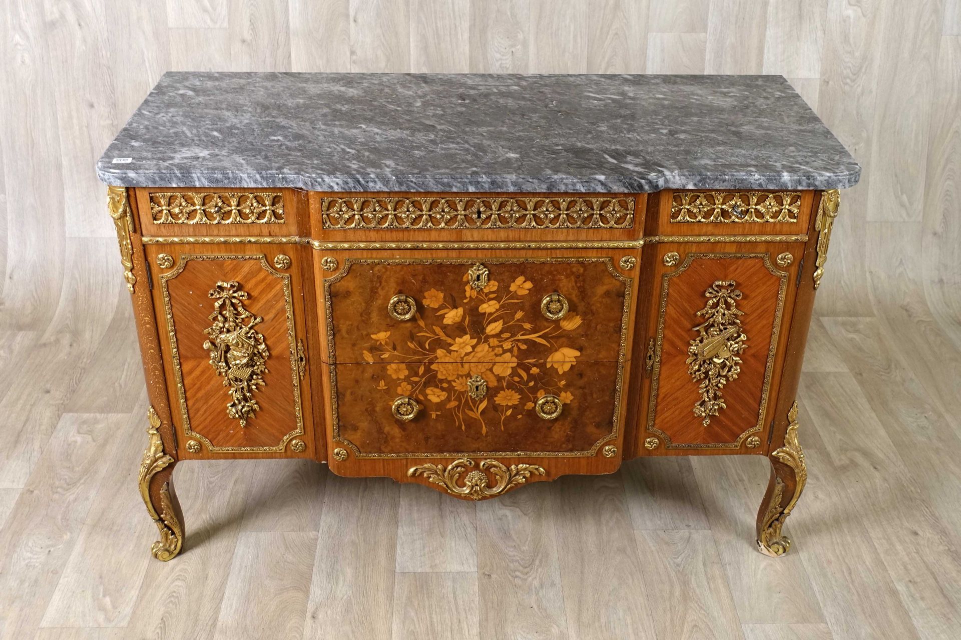 Commode de Style Transition Louis XV-Louis XVI. The top is made of grey marble w&hellip;