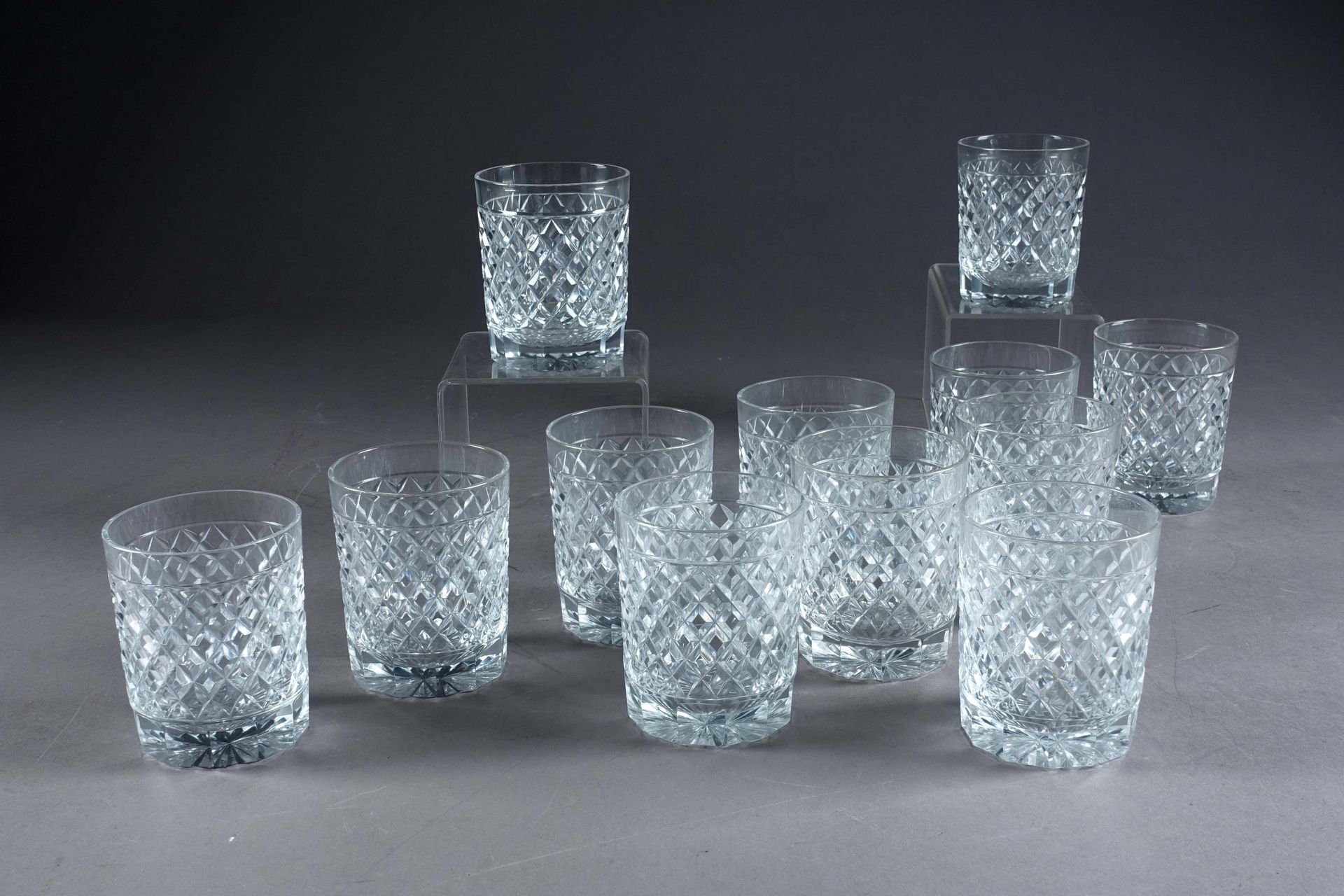 Val-Saint-Lambert. Suite of twelve whisky goblets. Colorless crystal with diamon&hellip;