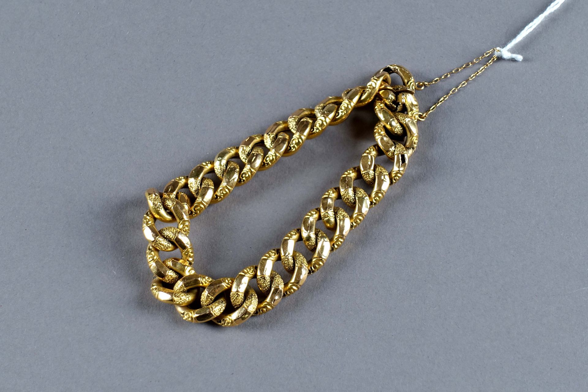 Bracelet du début du XXe siècle. 18克拉的黄金追赶路边的链条链接。重量：15.1克。长度：17厘米。