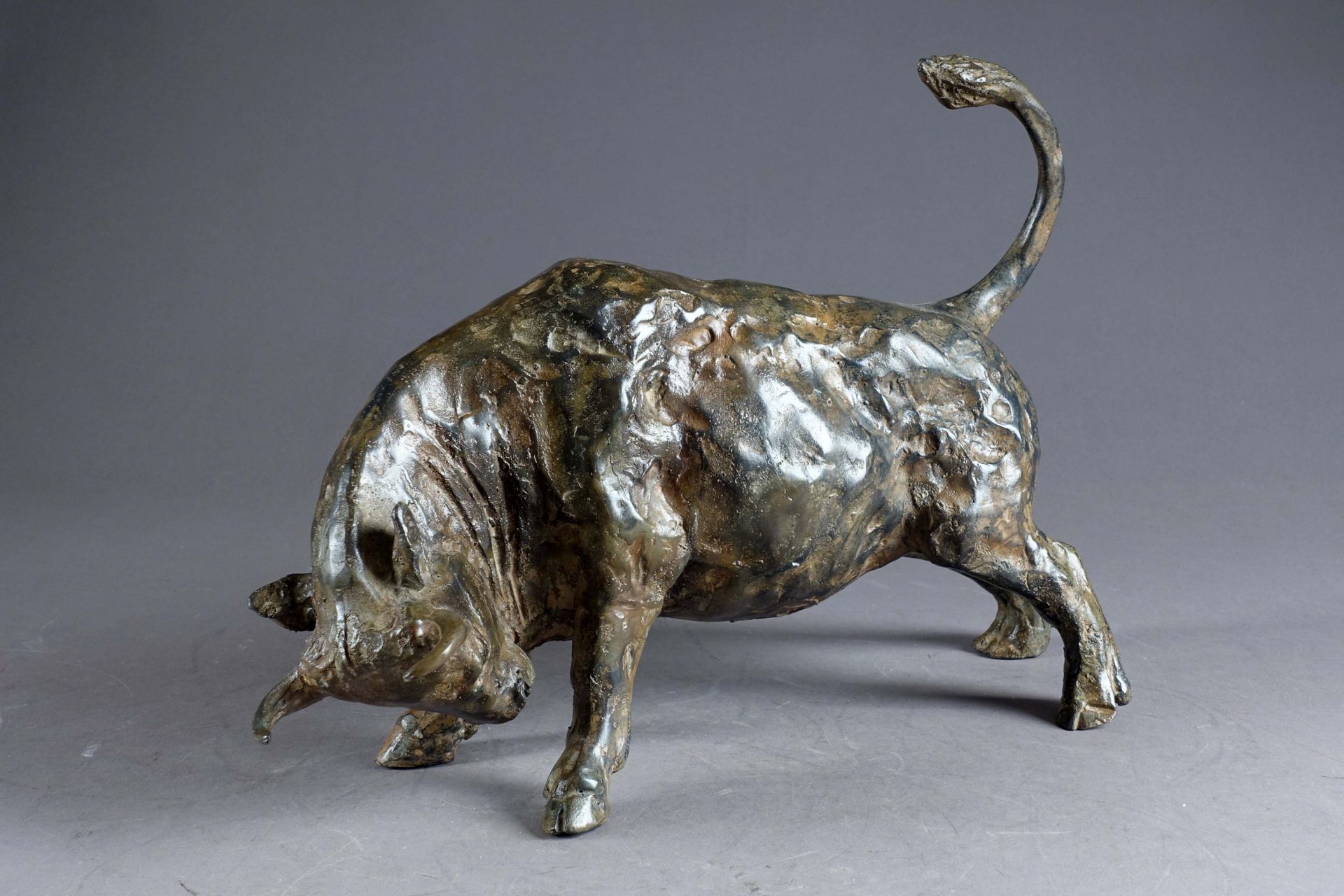 Pierre Chenet (sculpteur animalier contemporain). Die Last des Stieres. Patinier&hellip;