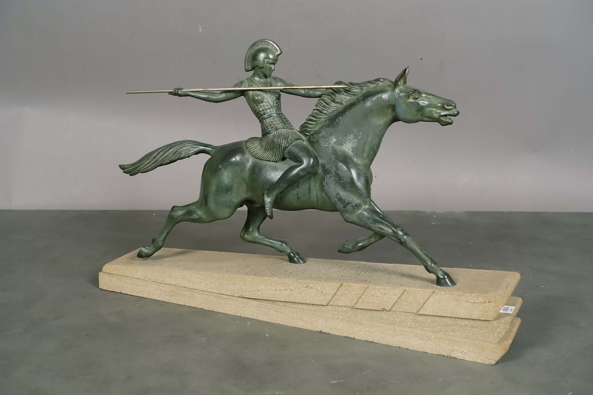 L’amazone. 
Proof in artistic bronze with green patina on a marble base. Signed &hellip;