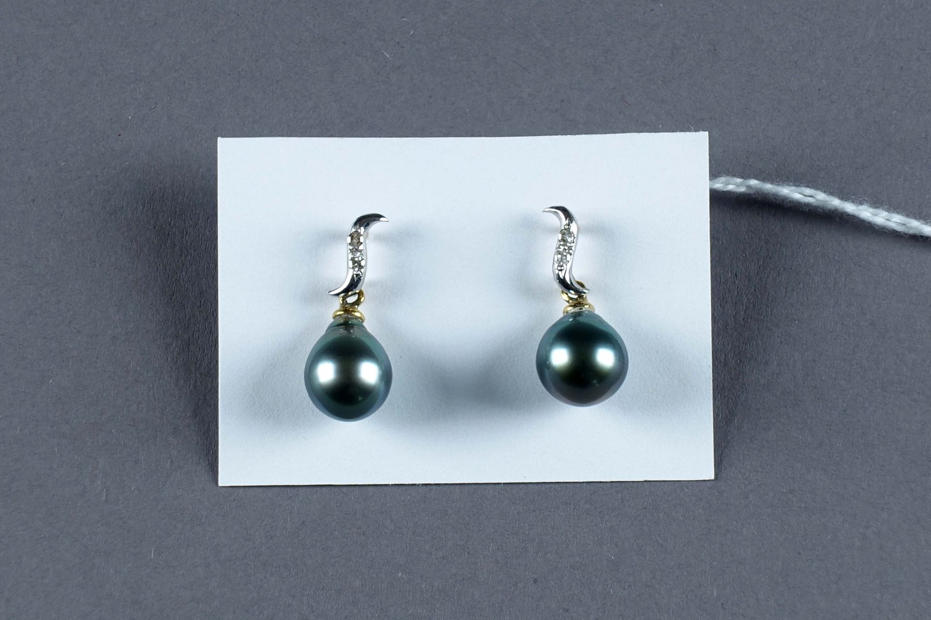 Paire de Pendants d’Oreilles. Set with two Tahitian pearls and decorated with fo&hellip;