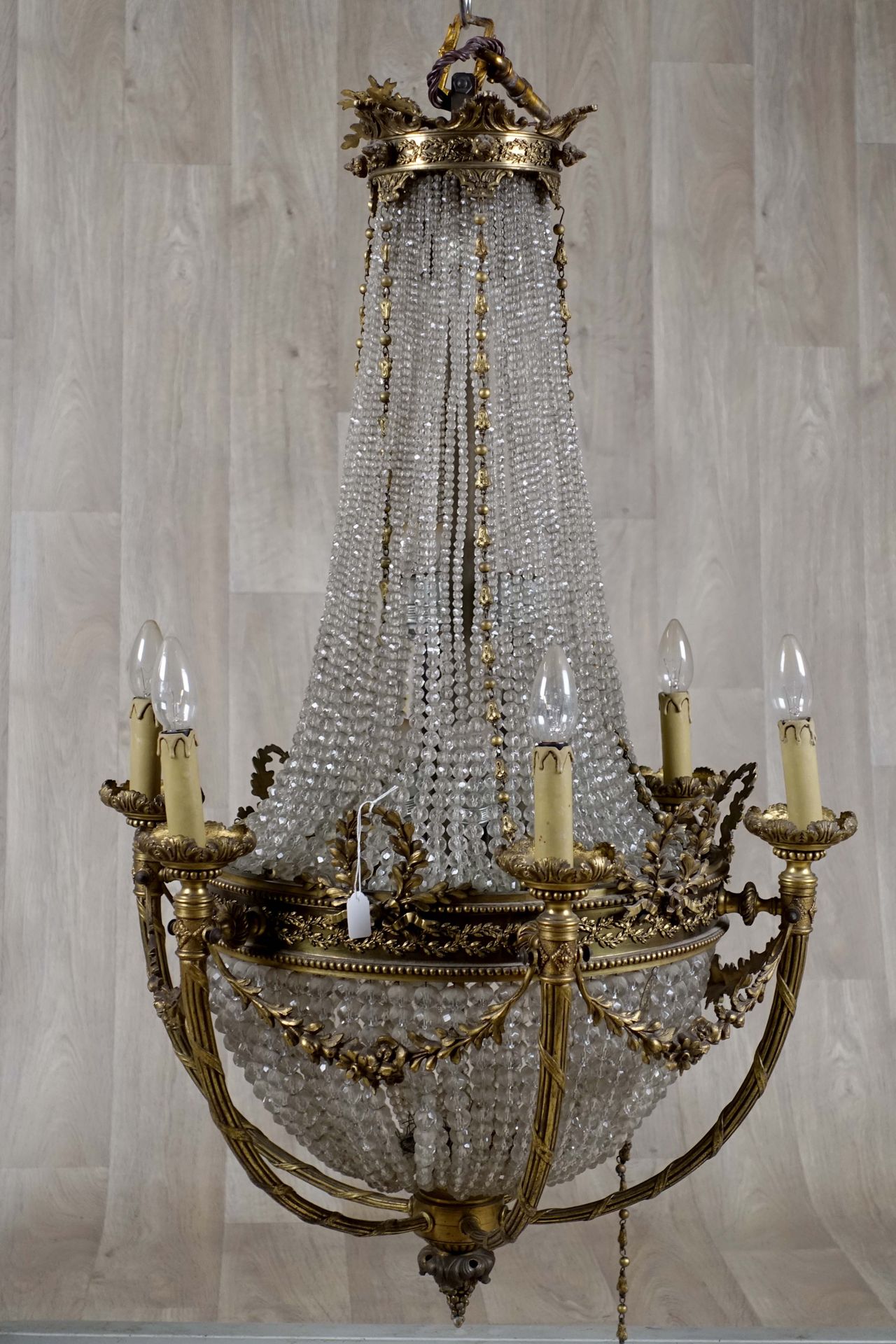 Lustre Louis XVI. Beaded bag type. Lighting by twelve interior lights and a crow&hellip;