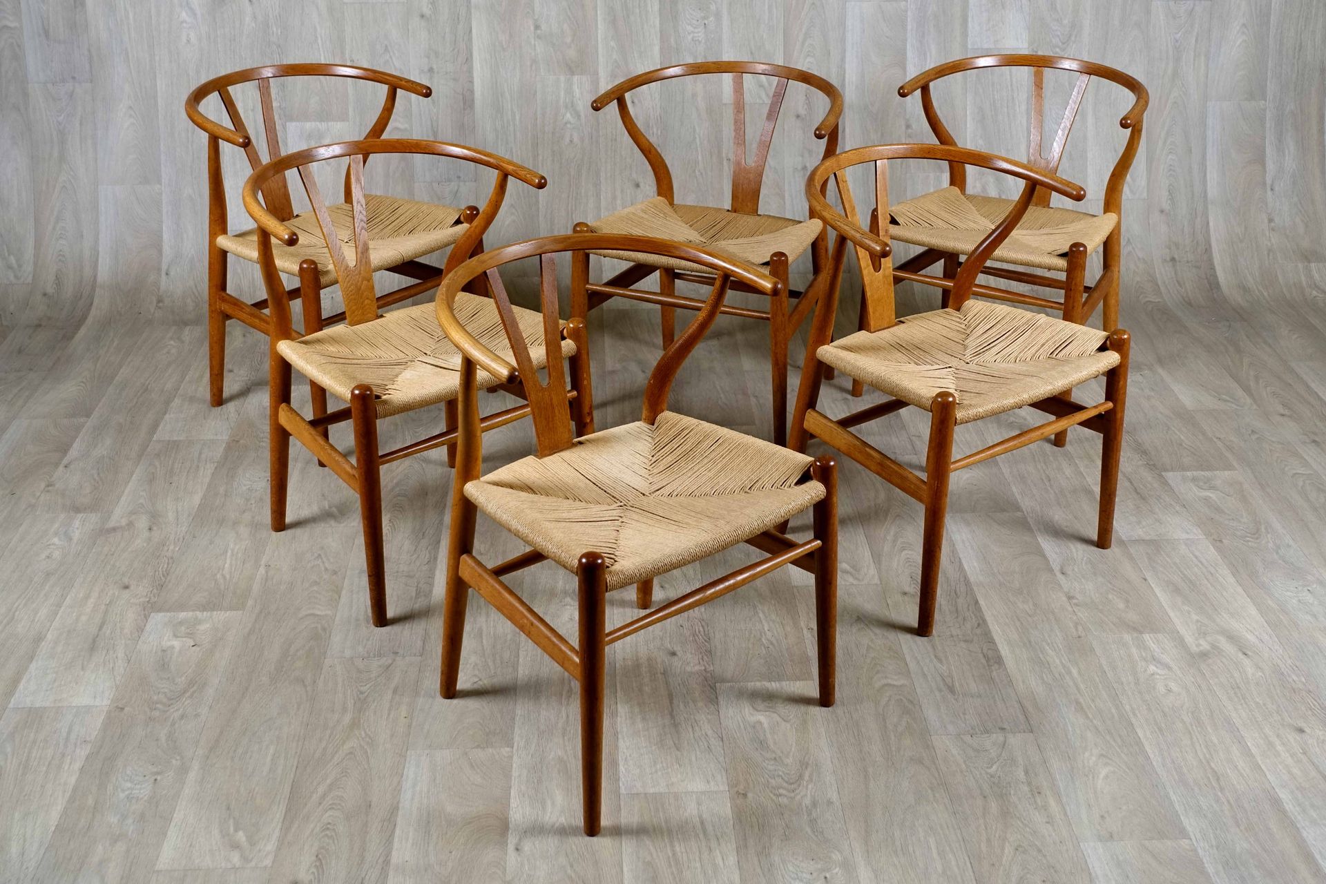 Hans Jorgensen Wegner (1914-2007) - Suite de six Fauteuils. 
Modèle CH24, à doss&hellip;