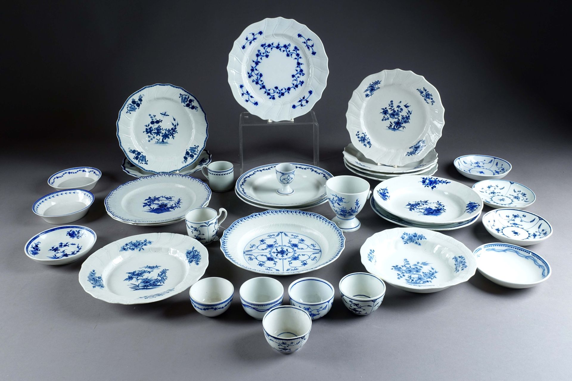 Tournai. Set of ten dinner plates, five soup plates, seven saucers, two cups, fi&hellip;