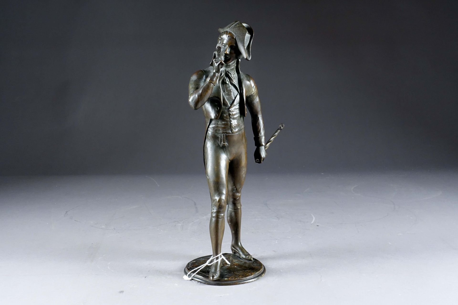 E. Delaune - XIXe/XXe siècle. Incredibile. Prova in bronzo patinato. Firmato sul&hellip;