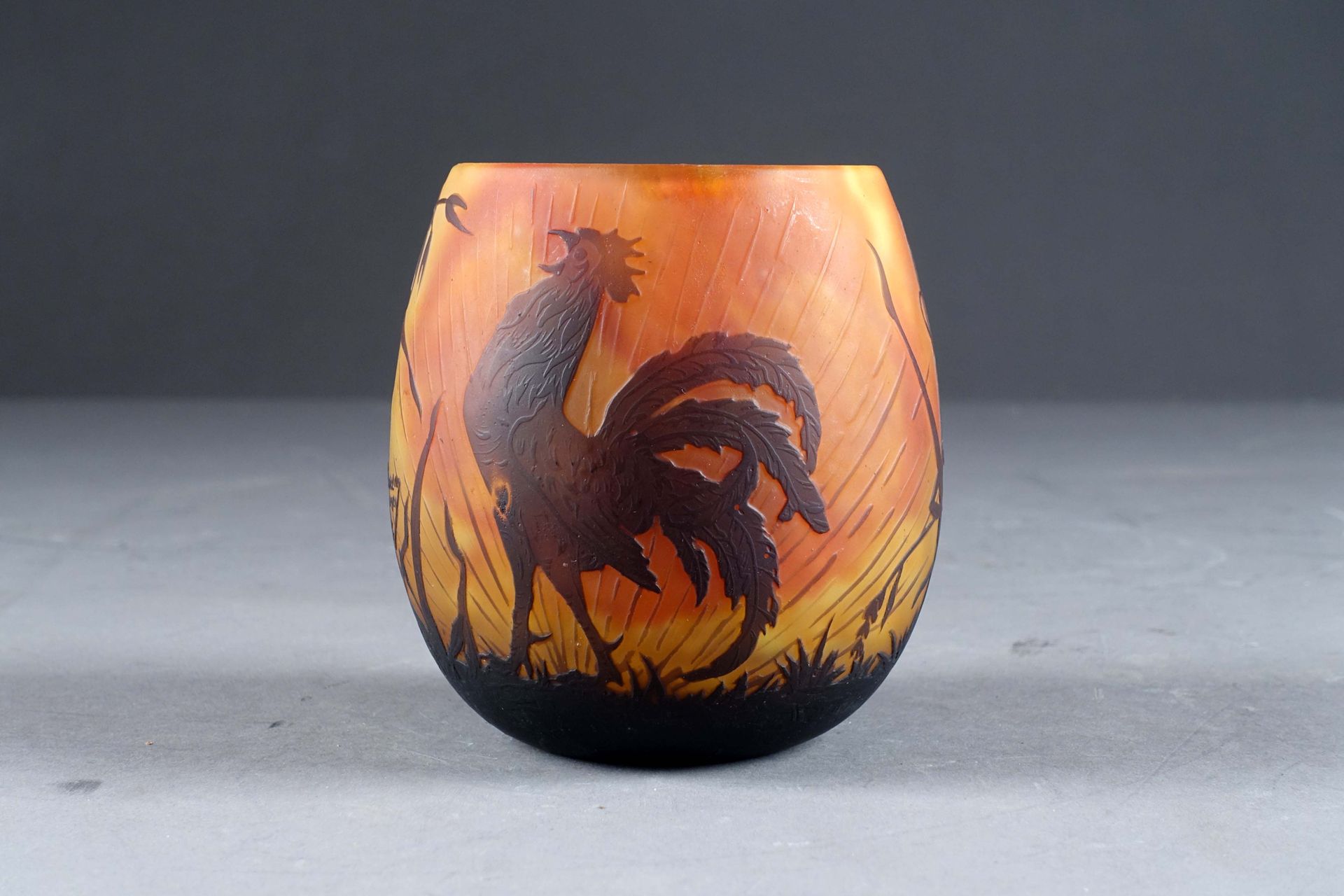 Daum à Nancy. I sing clearly. Rare ovoid vase. Depicting a rooster crowing at su&hellip;