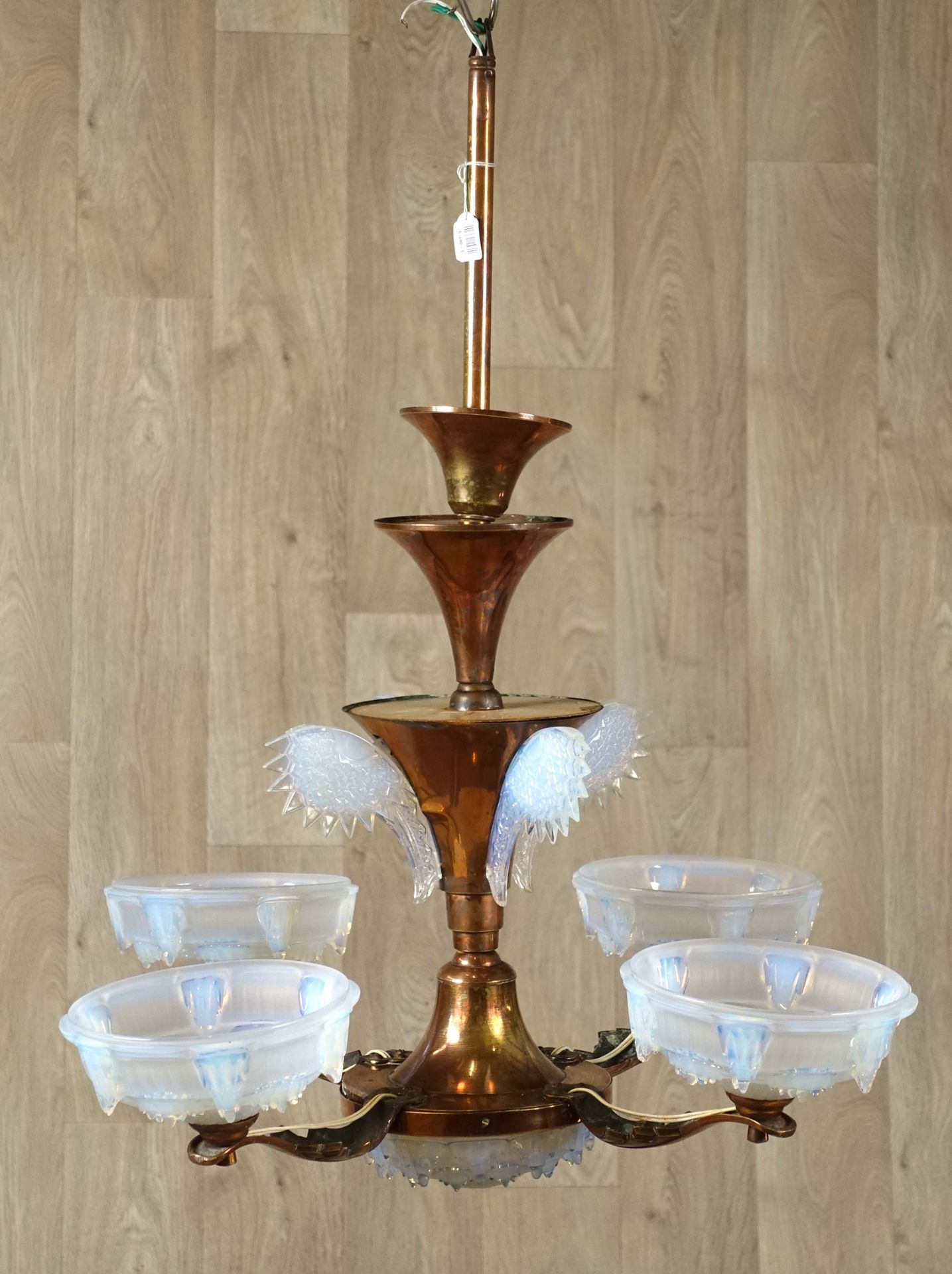 Ezan (verrrerie d’Ezanville - France). Art Deco chandelier with glass cups, orna&hellip;