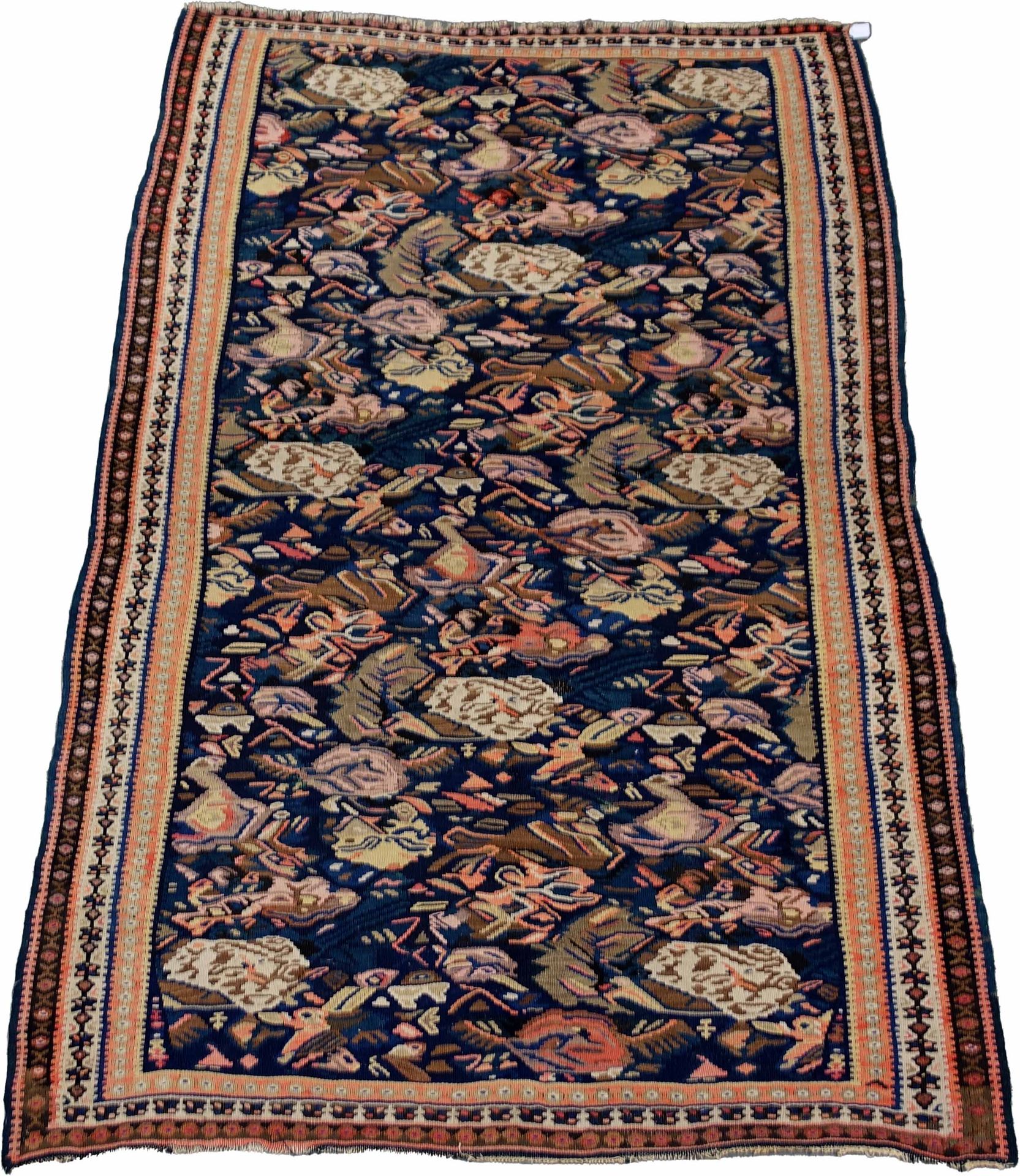 Carpette Kilim-Caucase-Karabagh. Fondo azul noche con motivos abstractos y anima&hellip;