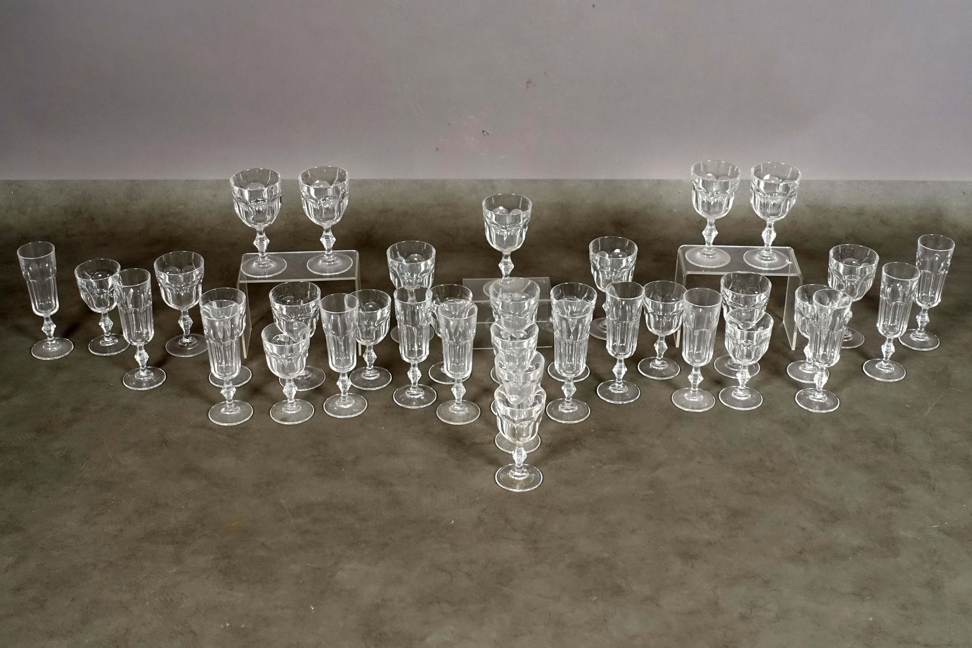 Service de Verres. It presents twelve champagne flutes, twelve large water glass&hellip;