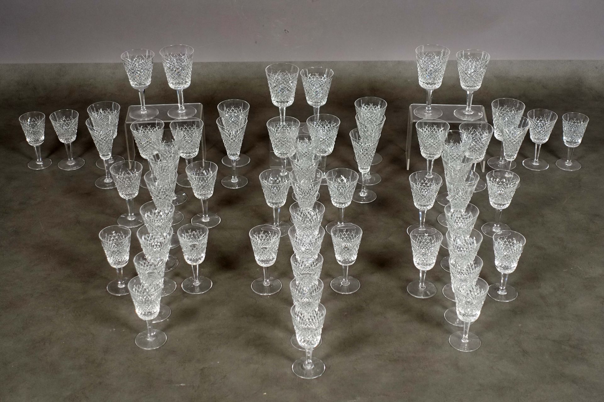 Waterford. Set of glasses of the Alana model. It presents fourteen champagne flu&hellip;