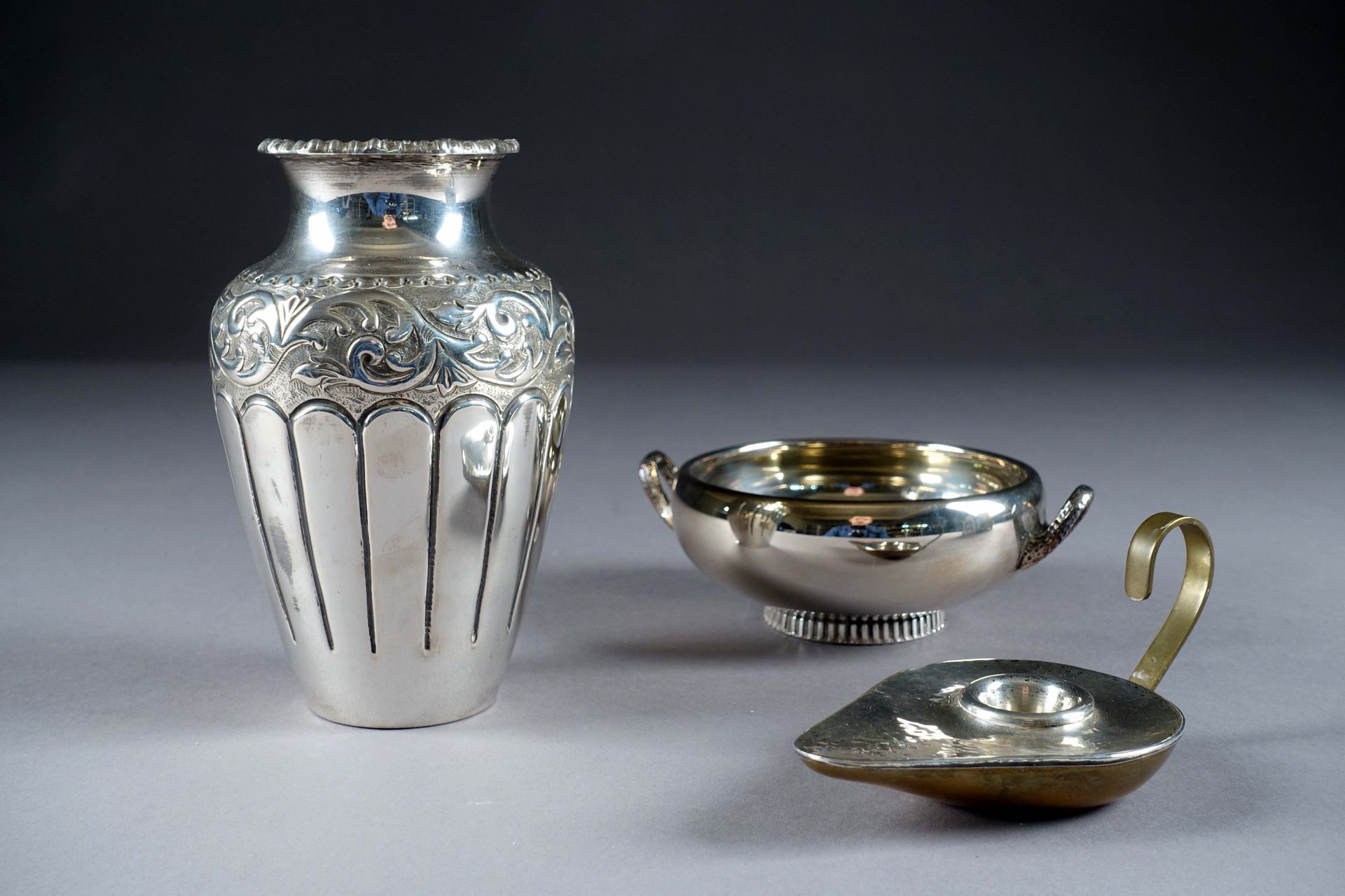 Vase ovoïde. Mit einem Motiv aus Blattwerkranken. Silber, punziert mit einem Fei&hellip;
