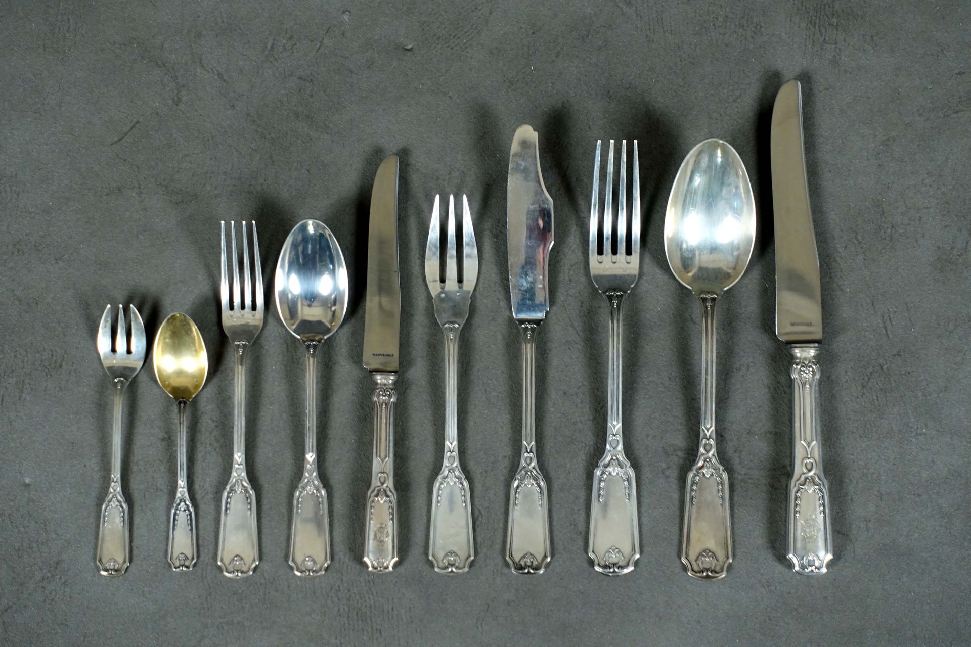 Delheid - Orfèvre. Household set. It presents twelve dinner forks, twelve soup s&hellip;