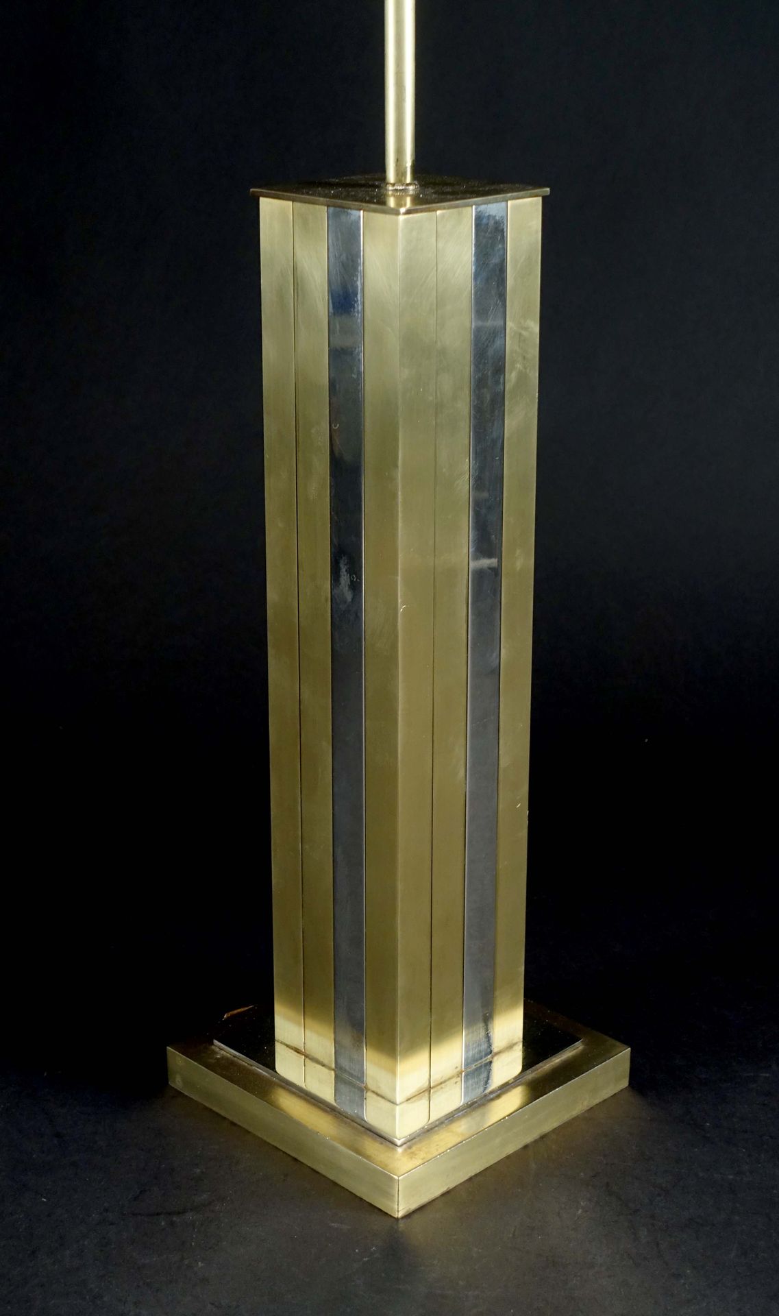 Willy Rizzo (1928-2013) - (attribué à). Quadrangular lamp base. Brass and chrome&hellip;