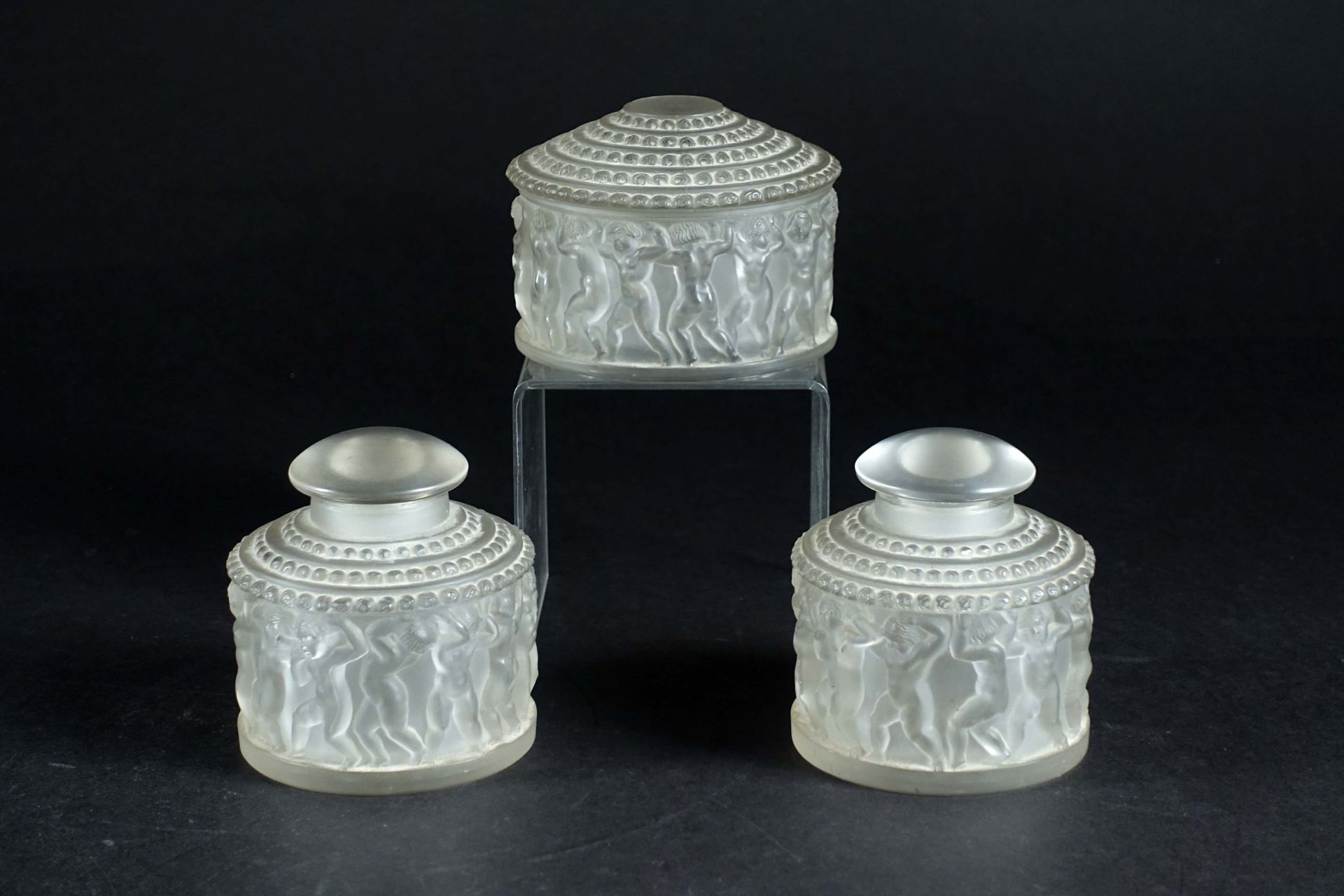 LALIQUE. Set of toilet "Children" made up of a pair of bottles (height: 10 cm) a&hellip;