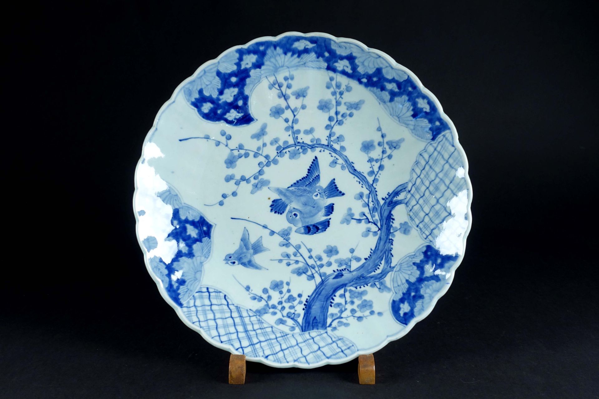 Arita. Large round dish scalloped with birds and cherry blossoms in blue monochr&hellip;
